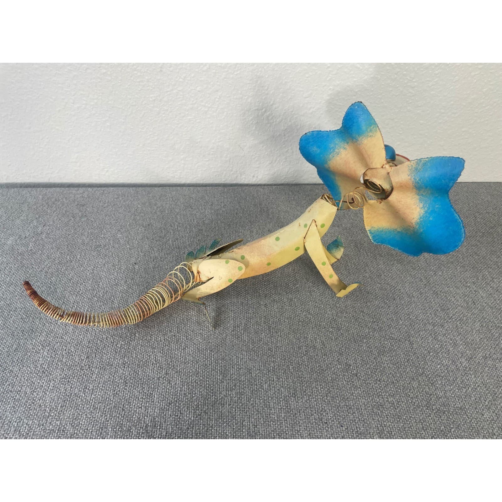 Frilled Lizard Figurine Metal Art Blue Tan Statue Reptile Sculpture Decor - Thumbnail 7