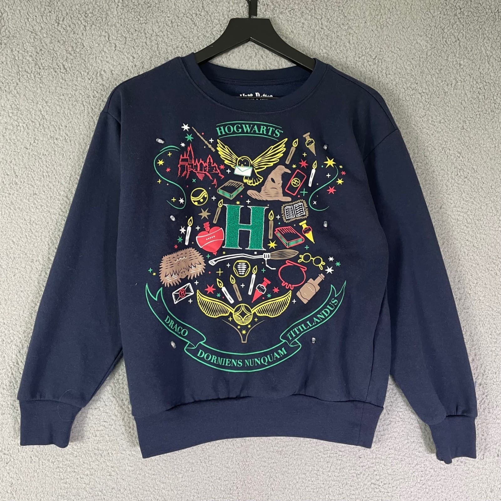 Harry Potter Hogwarts Crest Navy Light Up Graphic Sweatshirt XS Freeze Christmas - Thumbnail 4