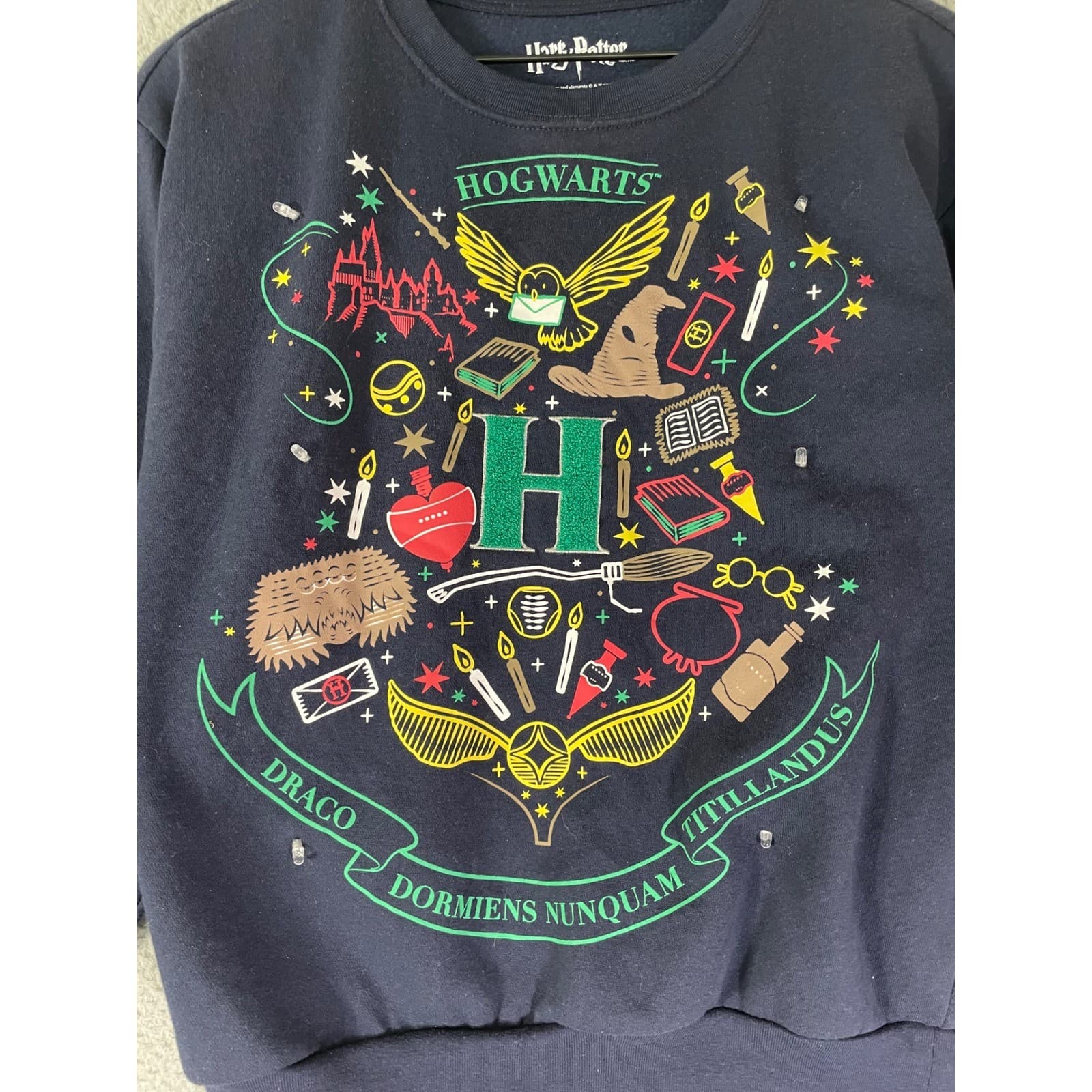 Harry Potter Hogwarts Crest Navy Light Up Graphic Sweatshirt XS Freeze Christmas - Thumbnail 10