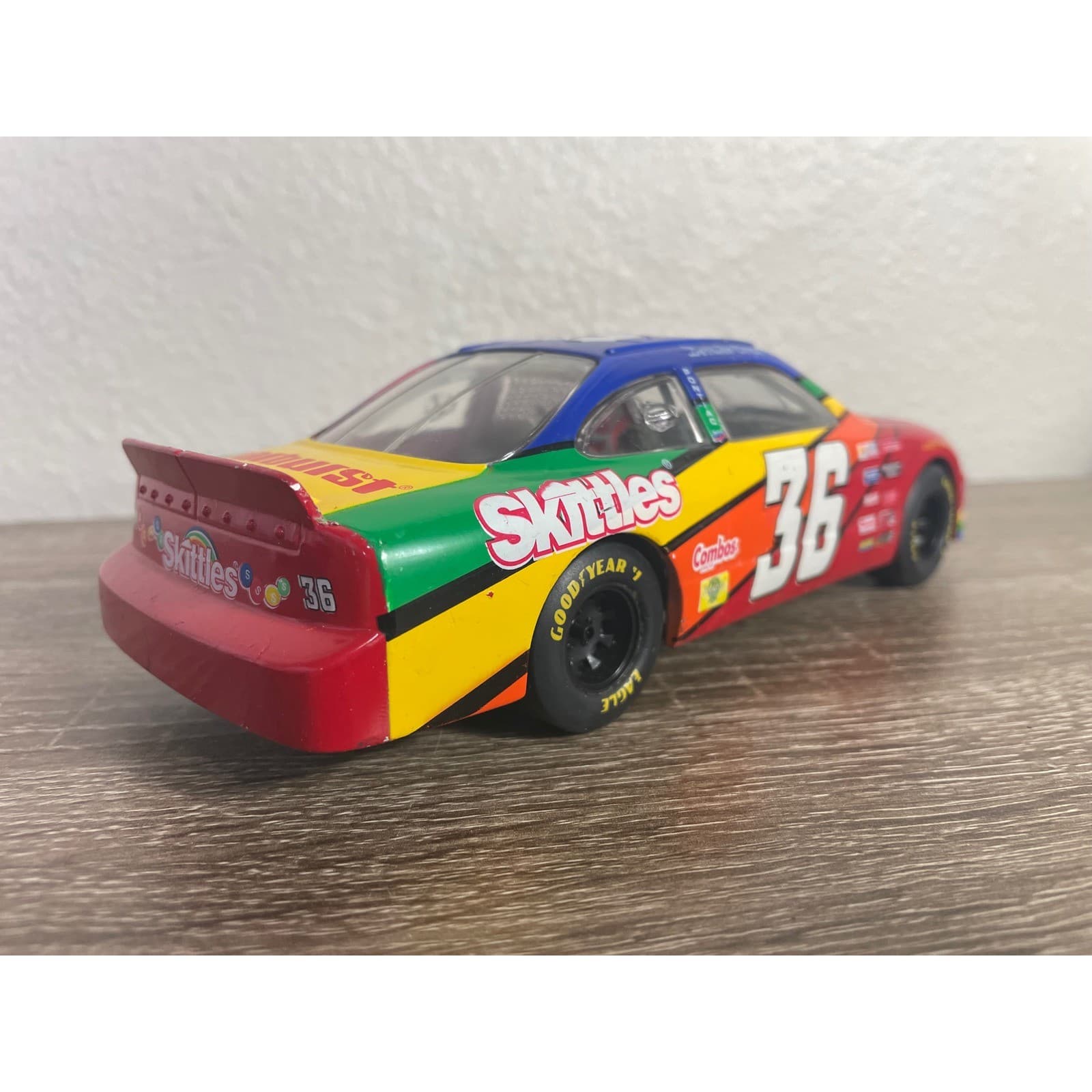Derrike Cope 36 Skittles 1997 Pontiac Grand Prix 1/24 NASCAR Diecast Racing Car - Thumbnail 4