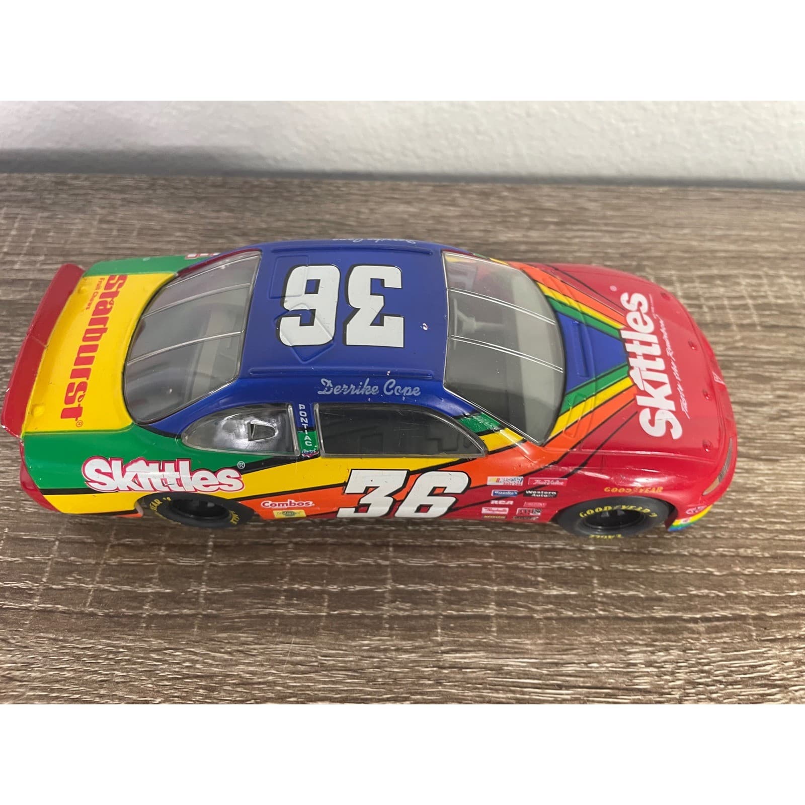 Derrike Cope 36 Skittles 1997 Pontiac Grand Prix 1/24 NASCAR Diecast Racing Car - Thumbnail 3