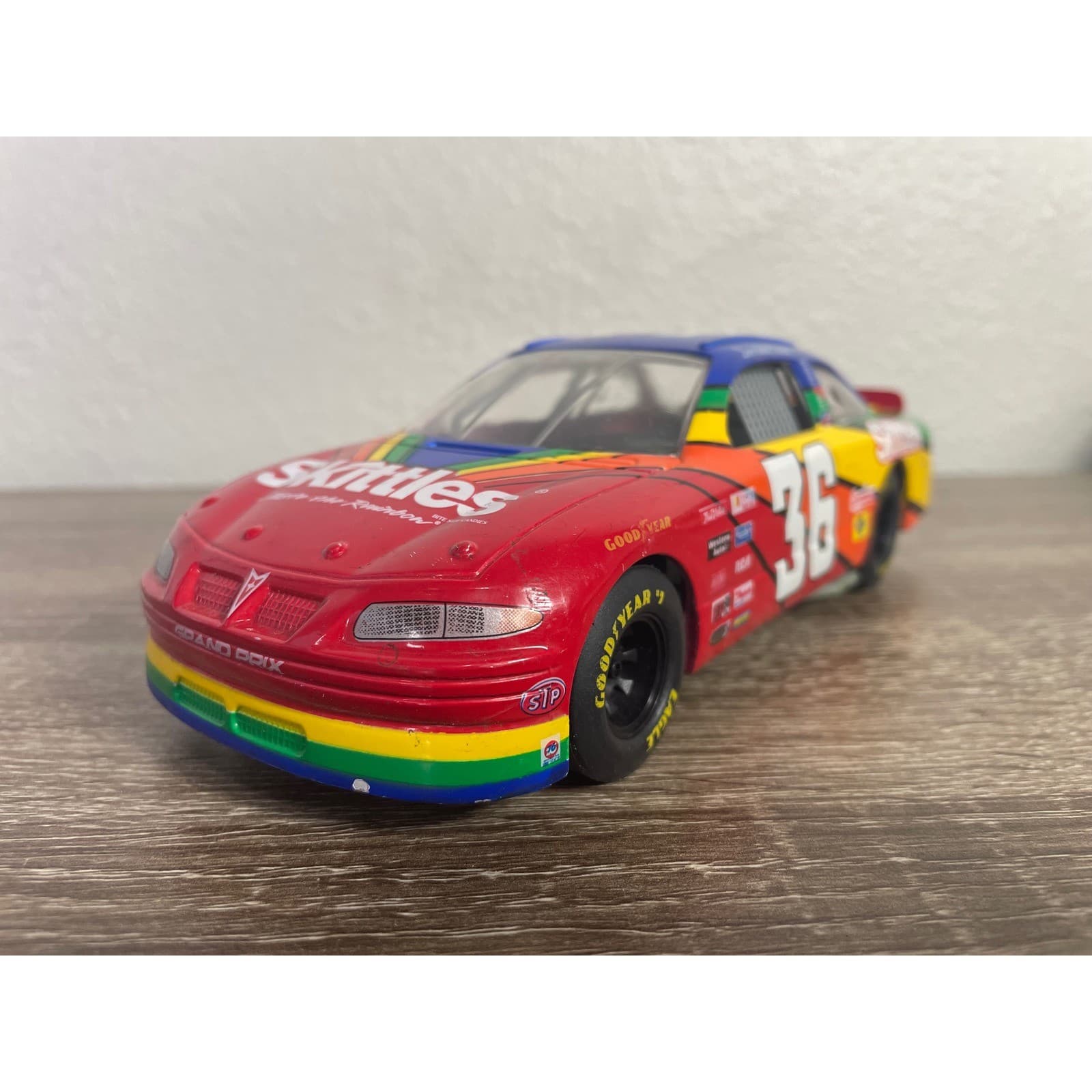 Derrike Cope 36 Skittles 1997 Pontiac Grand Prix 1/24 NASCAR Diecast Racing Car - Thumbnail 11