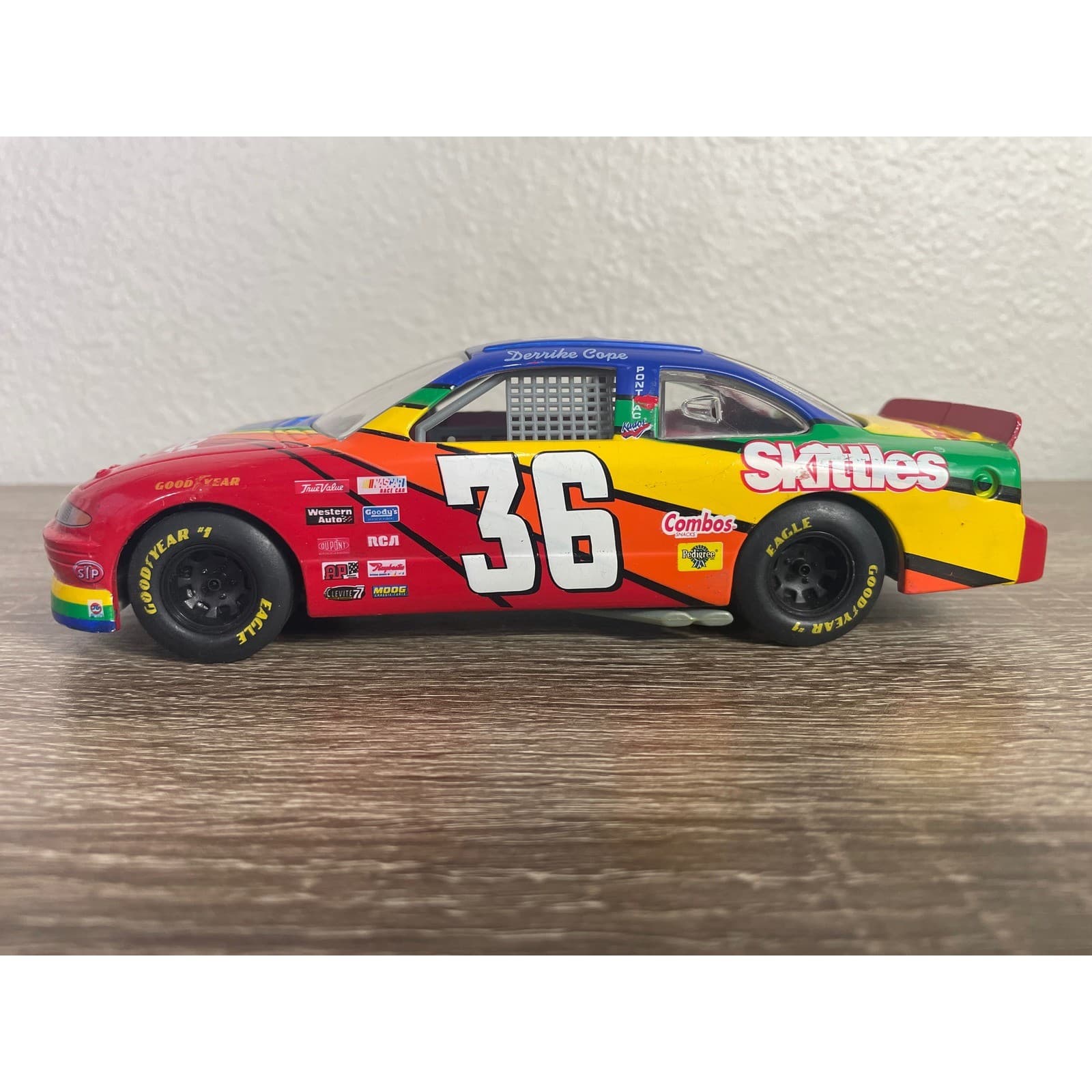 Derrike Cope 36 Skittles 1997 Pontiac Grand Prix 1/24 NASCAR Diecast Racing Car - Thumbnail 6