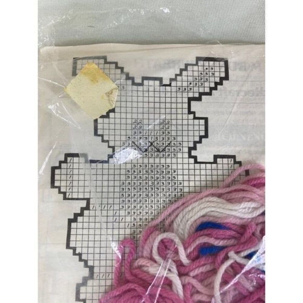 Vintage 1988 Ala Mode Needlepoint Bunny Easter Wreath Plastic Canvas Kit C85184 - Thumbnail 11