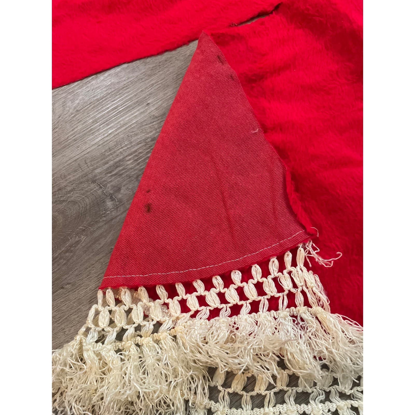Vintage Red Christmas Tree Skirt Macrame Fringe Rustic Farmhouse Decor 37in - Thumbnail 11