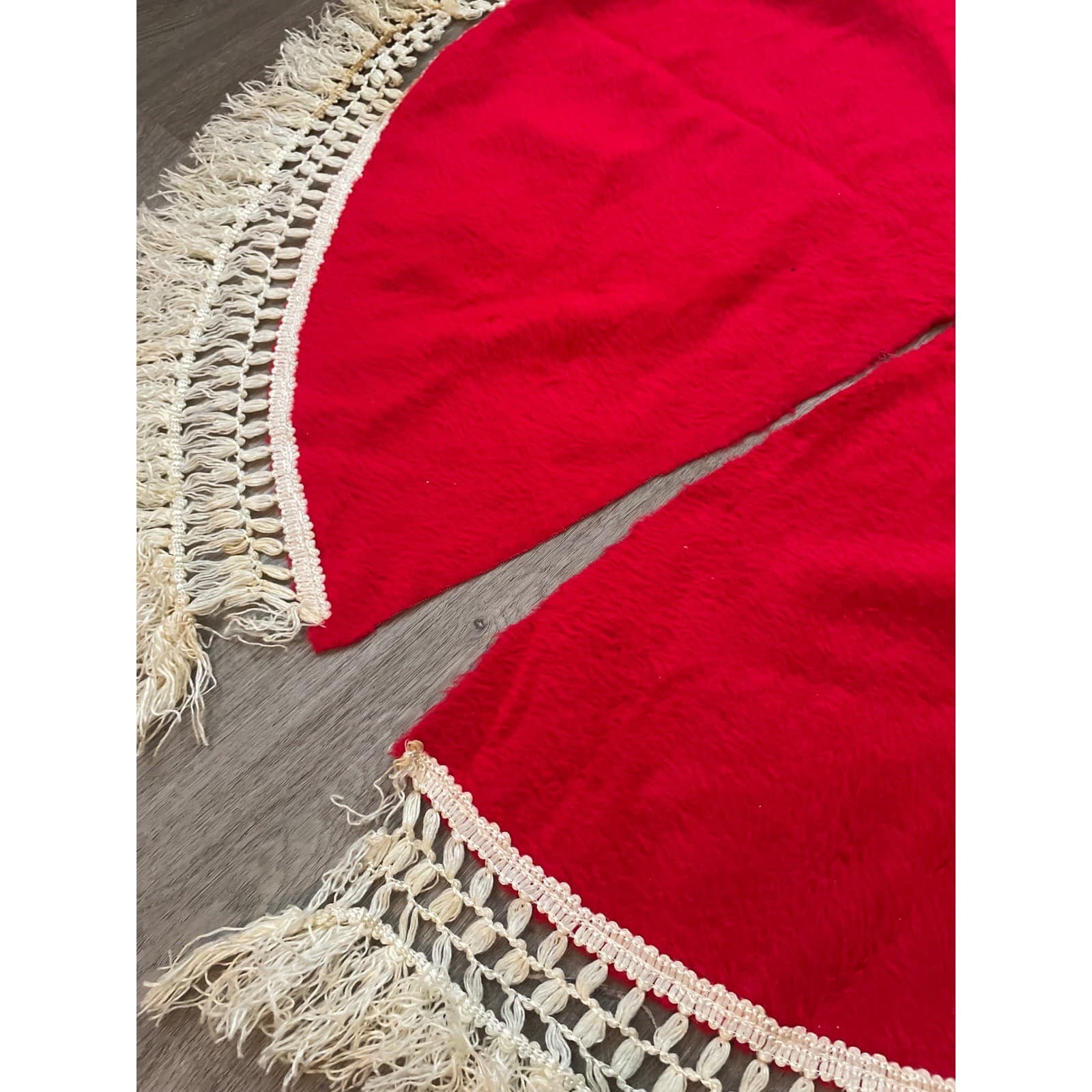 Vintage Red Christmas Tree Skirt Macrame Fringe Rustic Farmhouse Decor 37in - Thumbnail 7