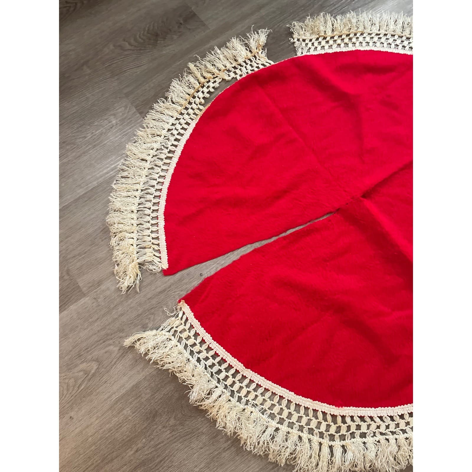 Vintage Red Christmas Tree Skirt Macrame Fringe Rustic Farmhouse Decor 37in - Thumbnail 4