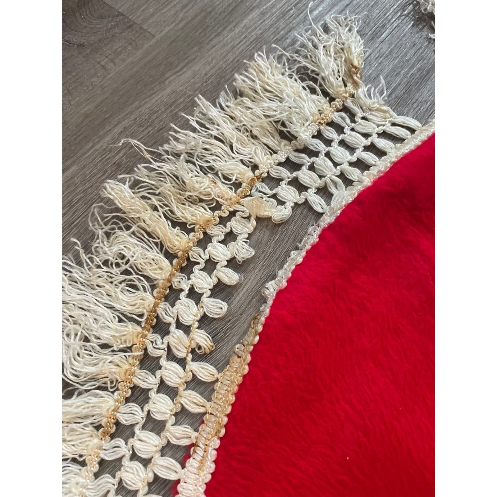 Vintage Red Christmas Tree Skirt Macrame Fringe Rustic Farmhouse Decor 37in - Thumbnail 8