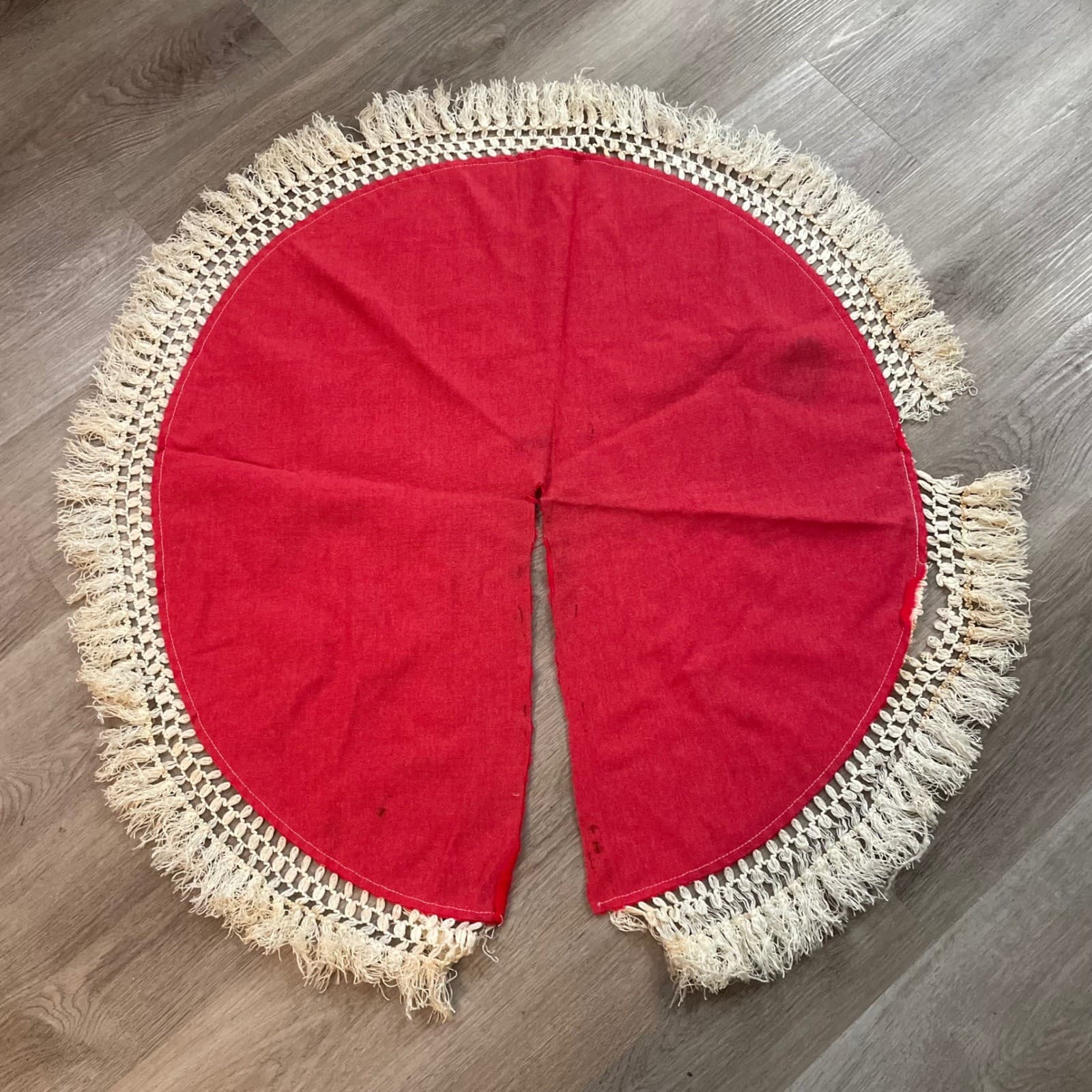 Vintage Red Christmas Tree Skirt Macrame Fringe Rustic Farmhouse Decor 37in - Thumbnail 12