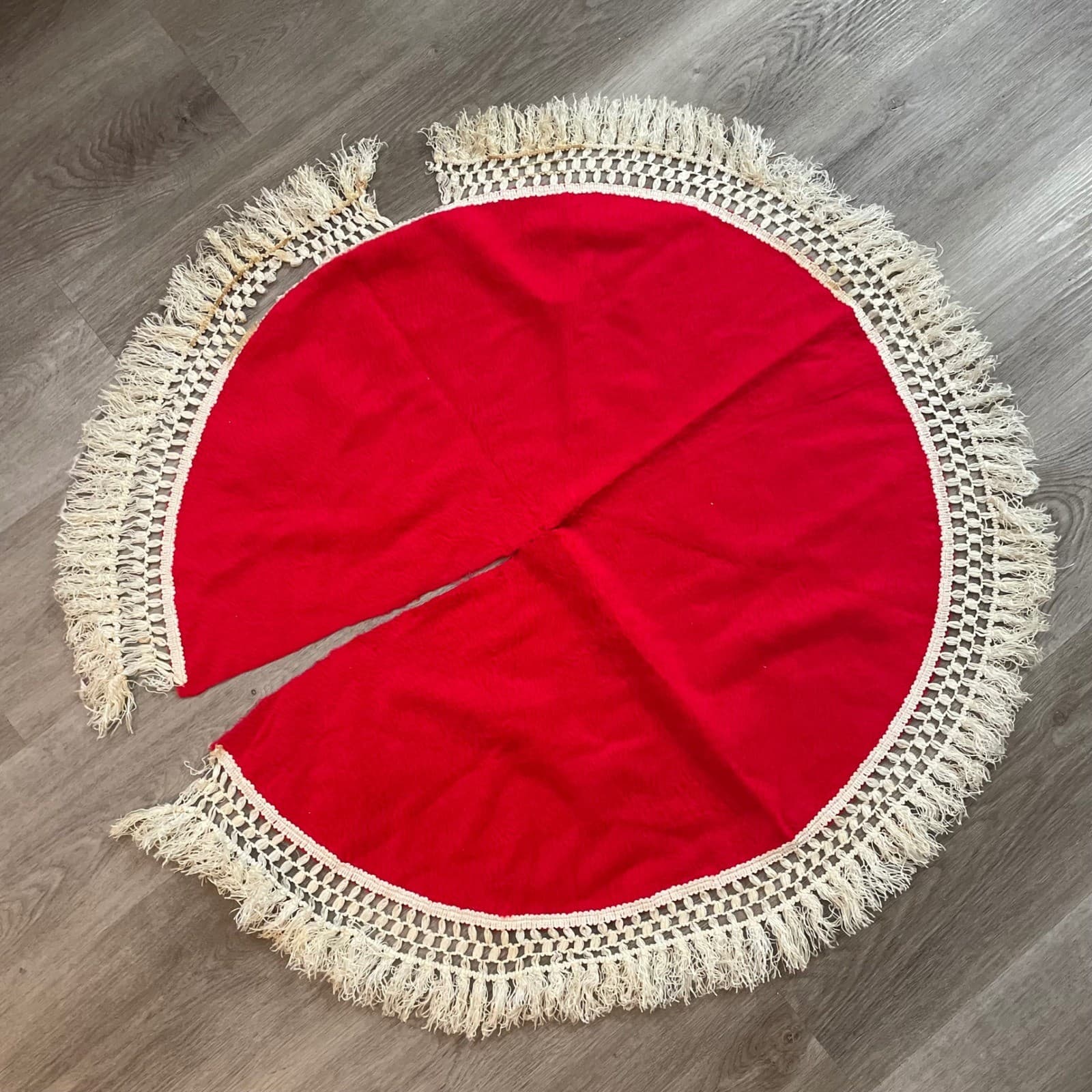 Vintage Red Christmas Tree Skirt Macrame Fringe Rustic Farmhouse Decor 37in - Thumbnail 3