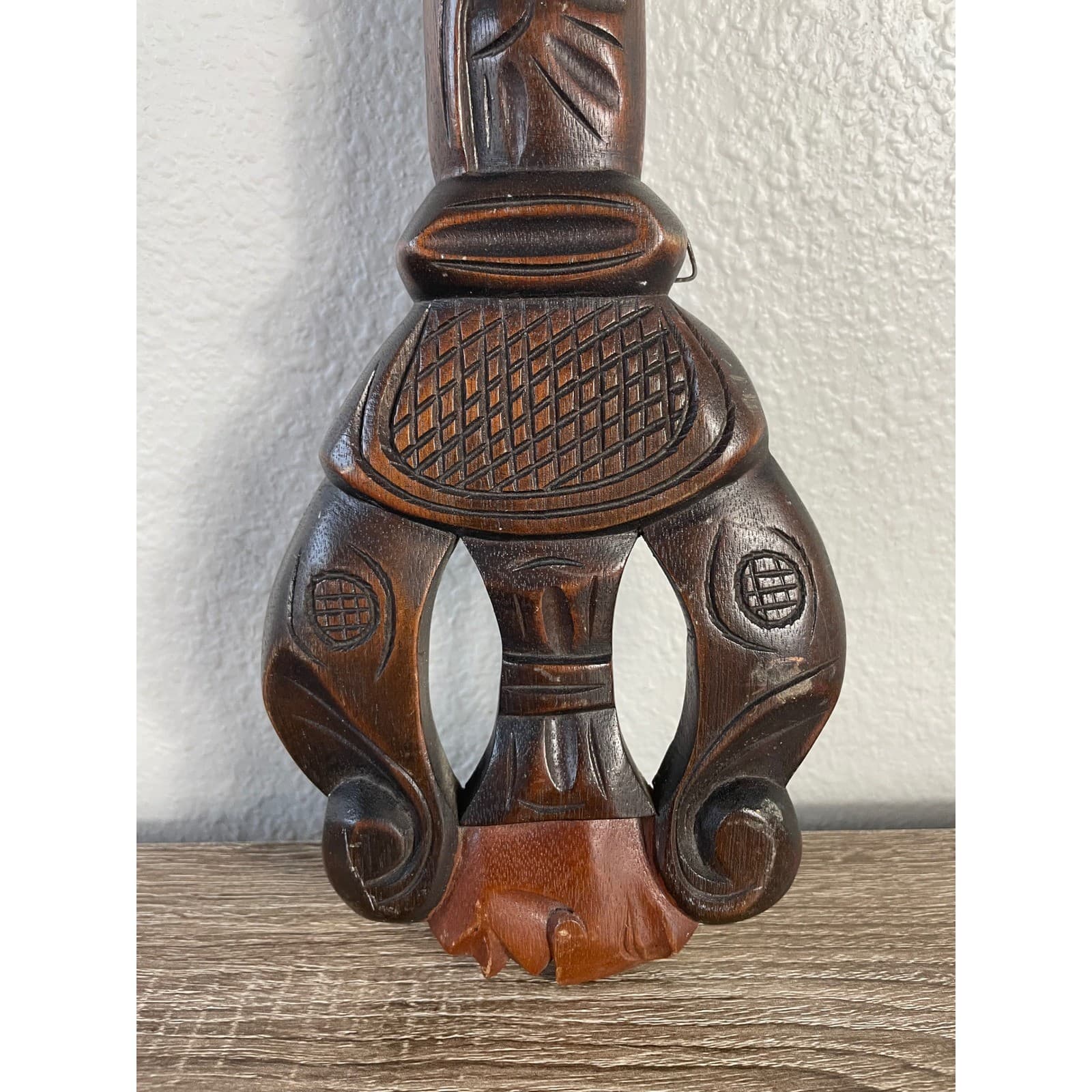 Vintage Carved Wood Skeleton Key Wall Decor Folk Art Boho Hanging Plaque 20 Inch - Thumbnail 6