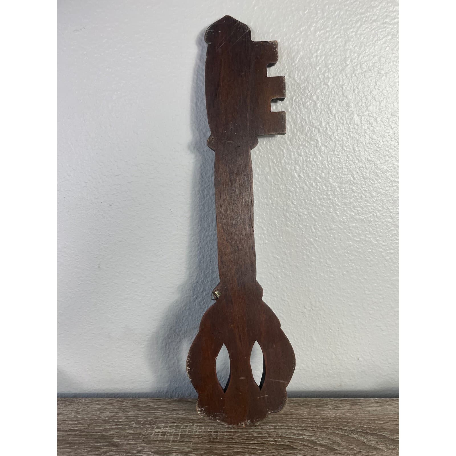 Vintage Carved Wood Skeleton Key Wall Decor Folk Art Boho Hanging Plaque 20 Inch - Thumbnail 9