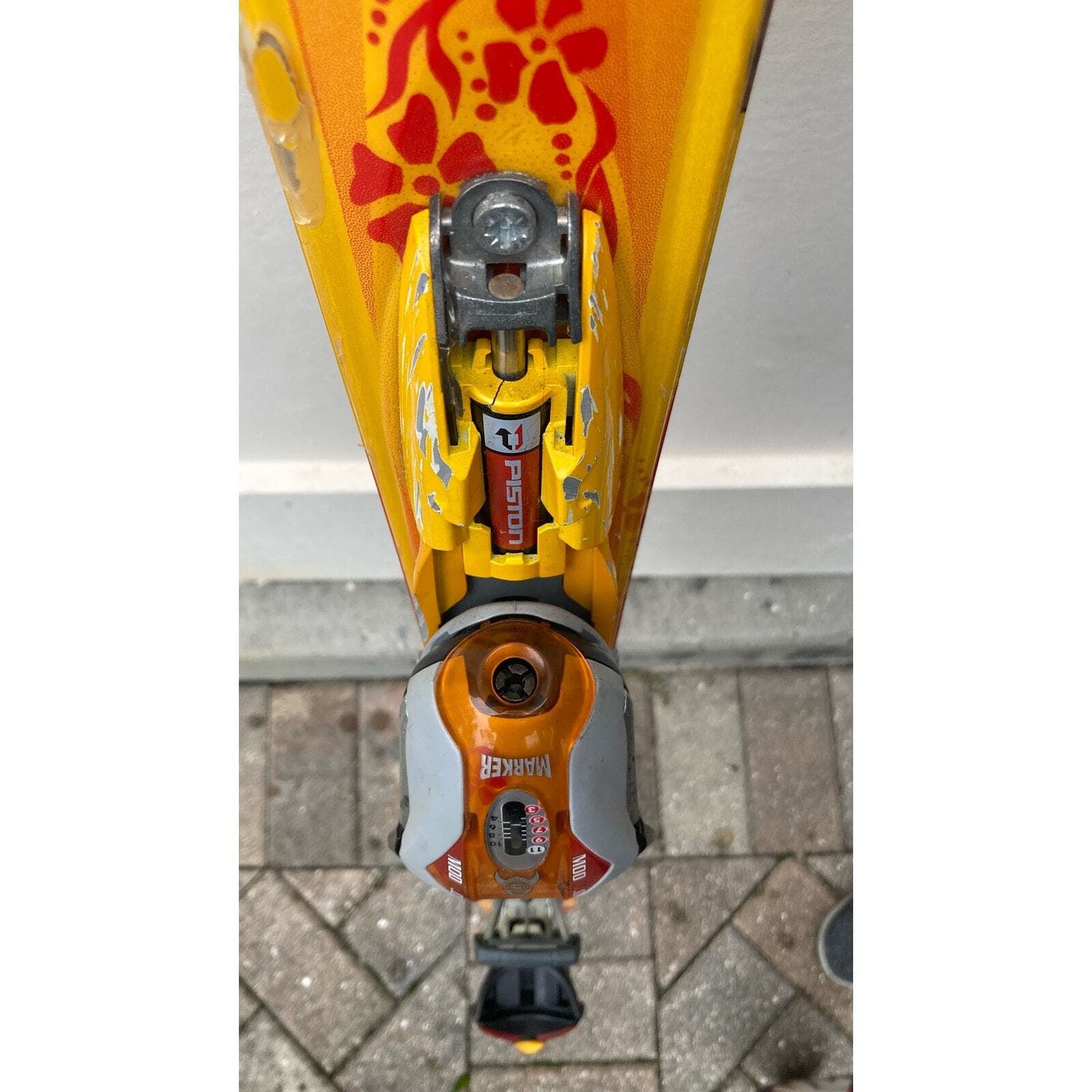 K2 Burnin Luv Women's 146cm Carving Skis Orange Beginner Intermediate Ski Set - Thumbnail 20