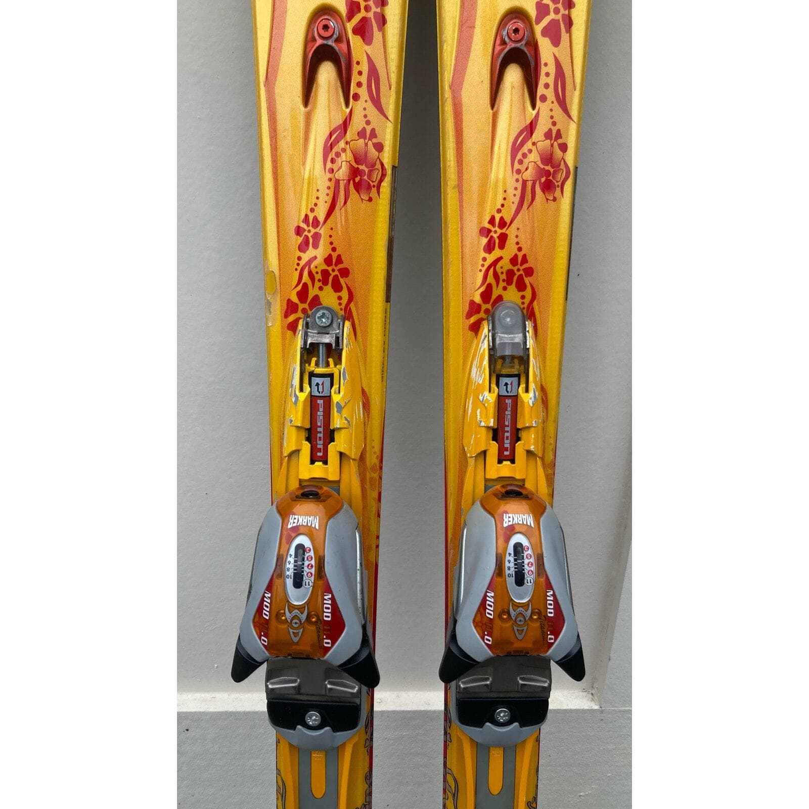 K2 Burnin Luv Women's 146cm Carving Skis Orange Beginner Intermediate Ski Set - Thumbnail 24