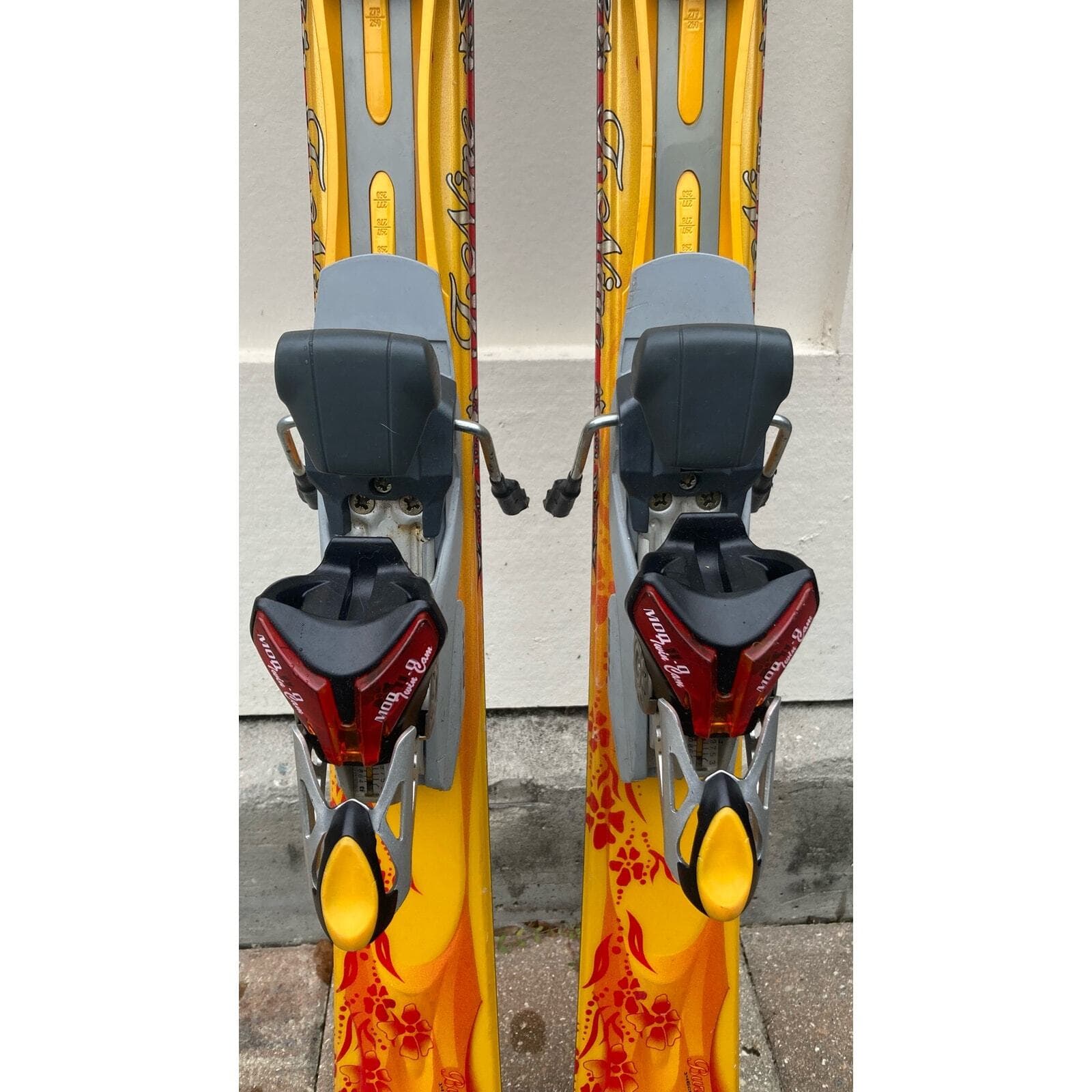 K2 Burnin Luv Women's 146cm Carving Skis Orange Beginner Intermediate Ski Set - Thumbnail 22