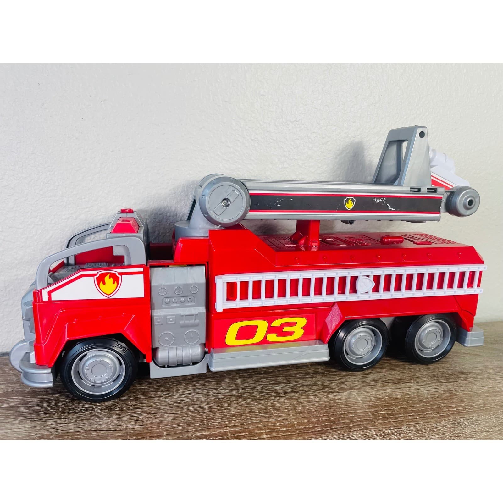 Paw Patrol Fire Truck 03 Ladder Rescue Vehicle Toy Red Marshall Engine - Thumbnail 2