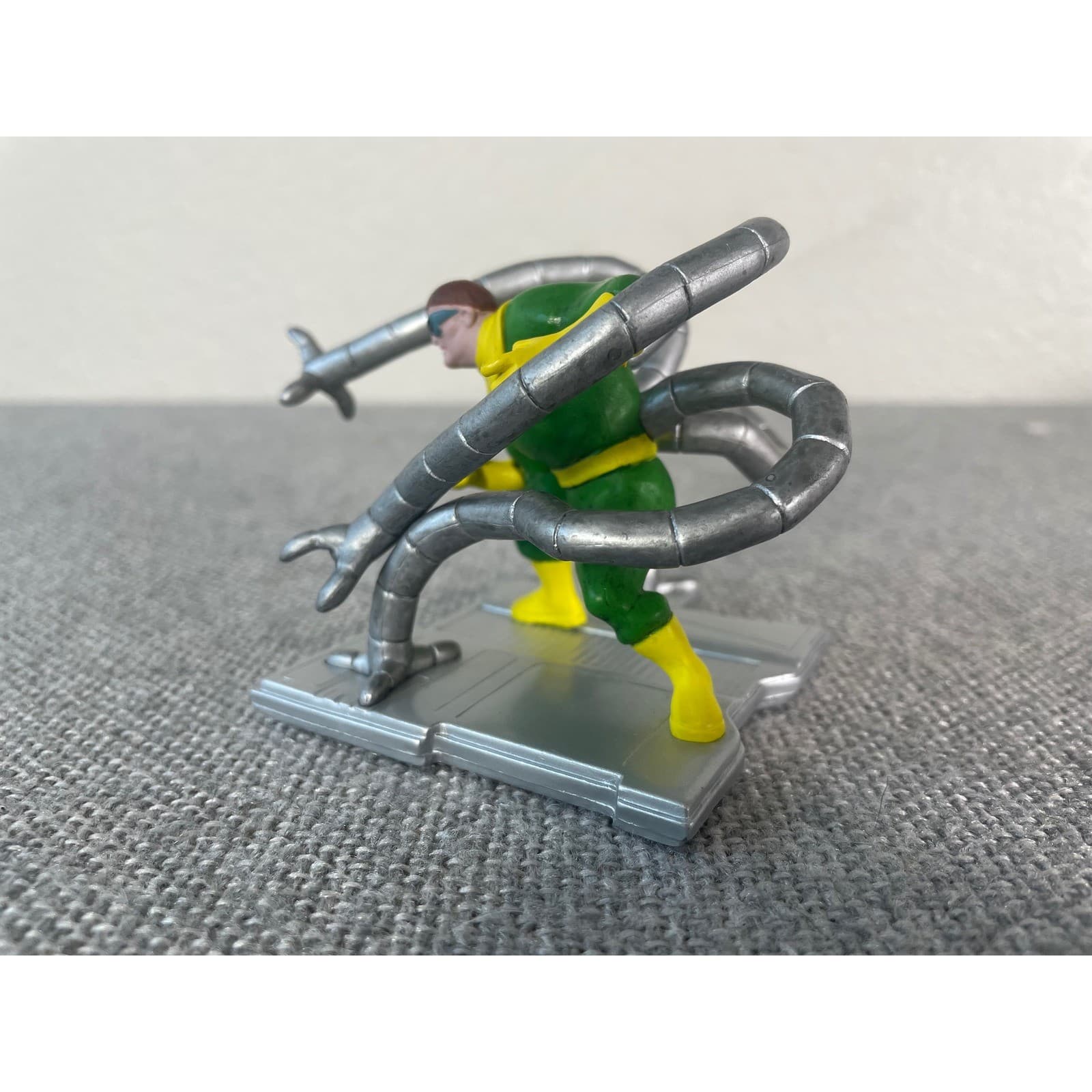 Doctor Octopus Figure Marvel Spider-Man Villain Doc Ock Mini Statue Loose Toy - Thumbnail 4