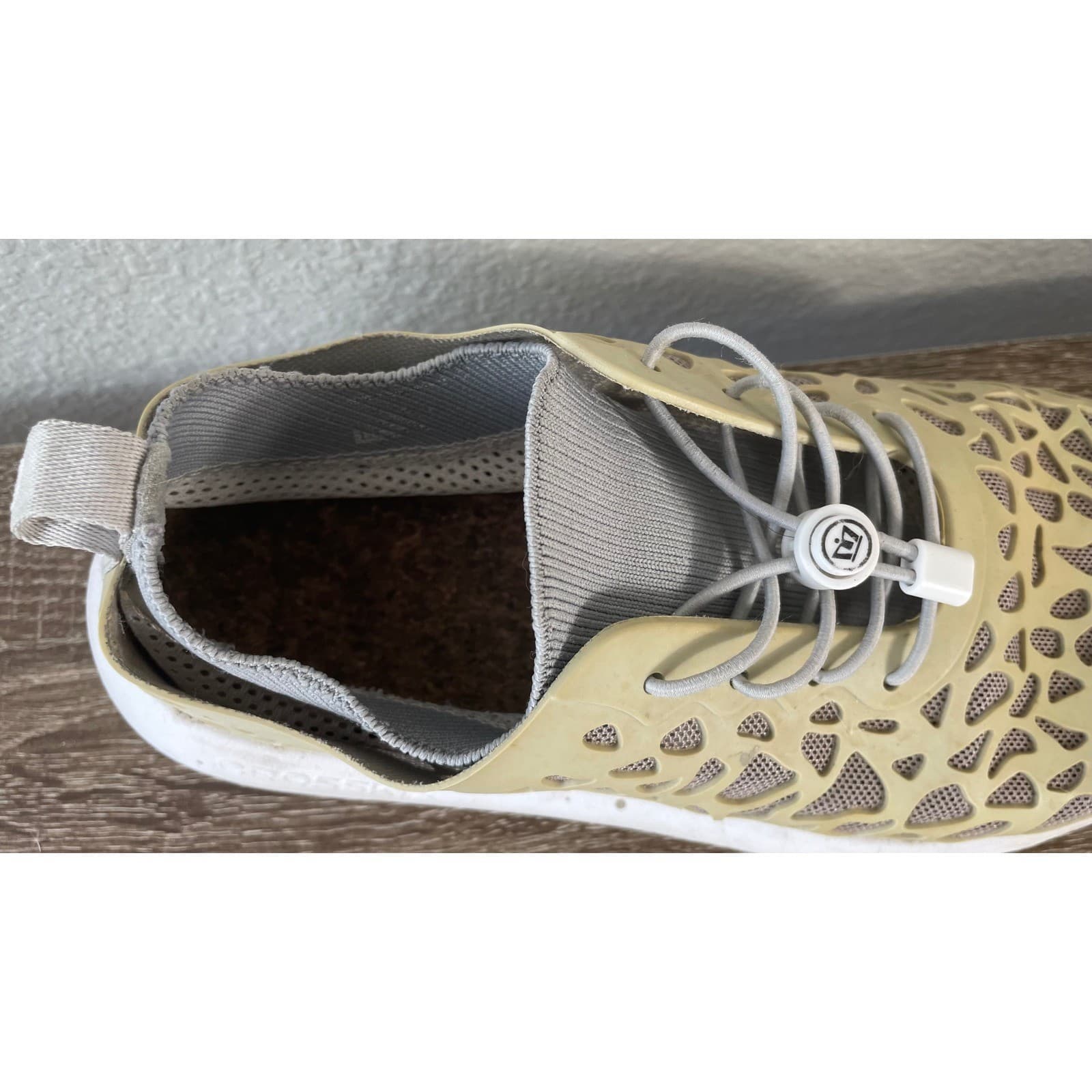 Crosskix Mens 8.5 Beige Perforated EVA Water Shoes Slip On Bungee Sneakers - Thumbnail 5