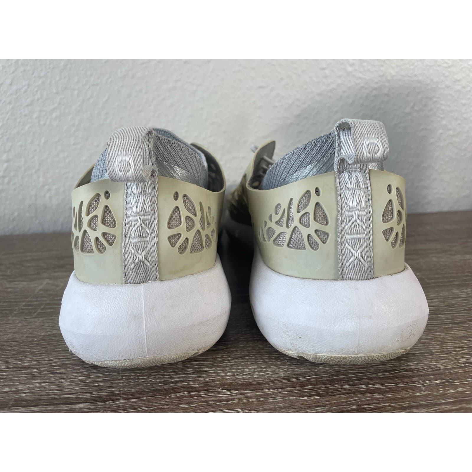 Crosskix Mens 8.5 Beige Perforated EVA Water Shoes Slip On Bungee Sneakers - Thumbnail 11