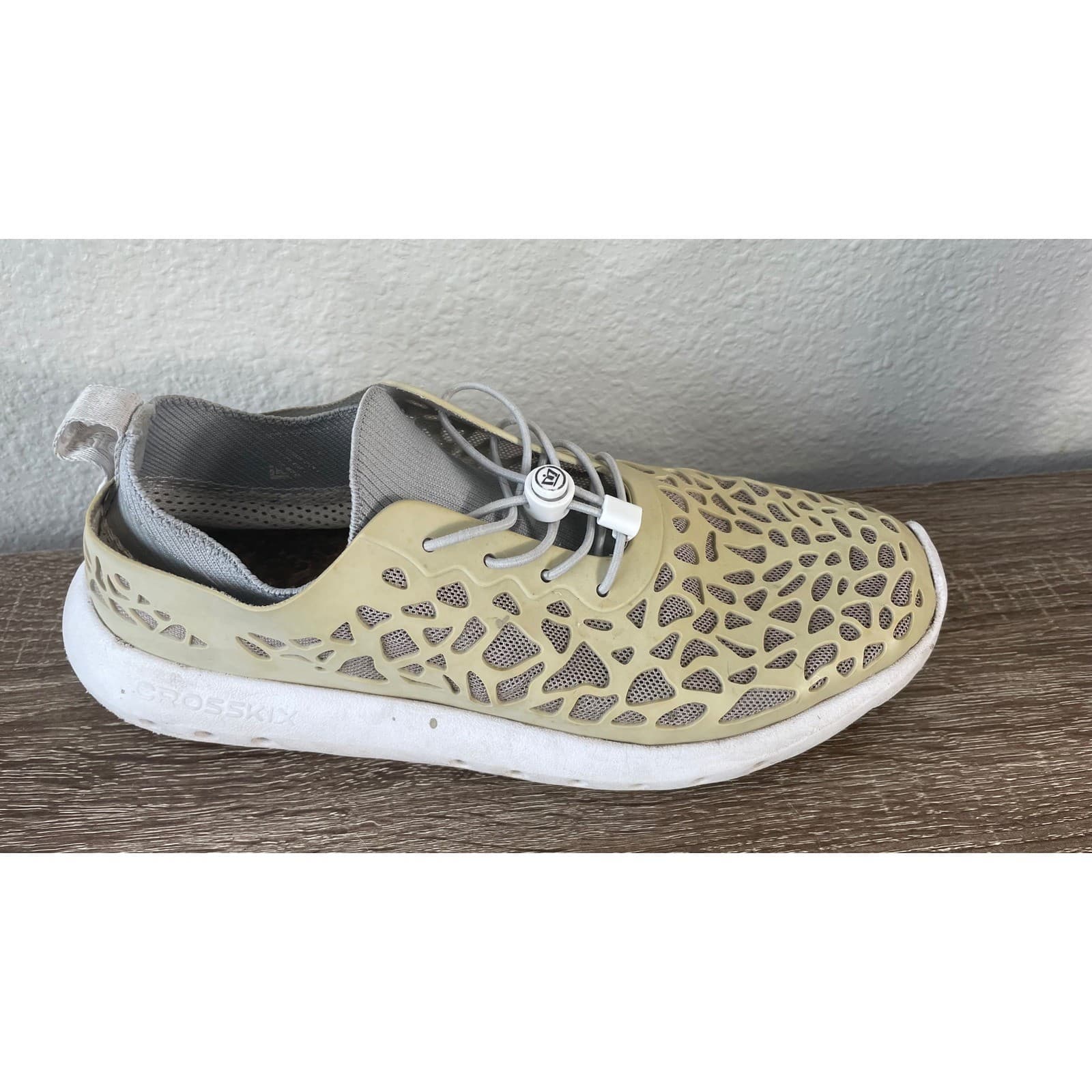 Crosskix Mens 8.5 Beige Perforated EVA Water Shoes Slip On Bungee Sneakers - Thumbnail 4