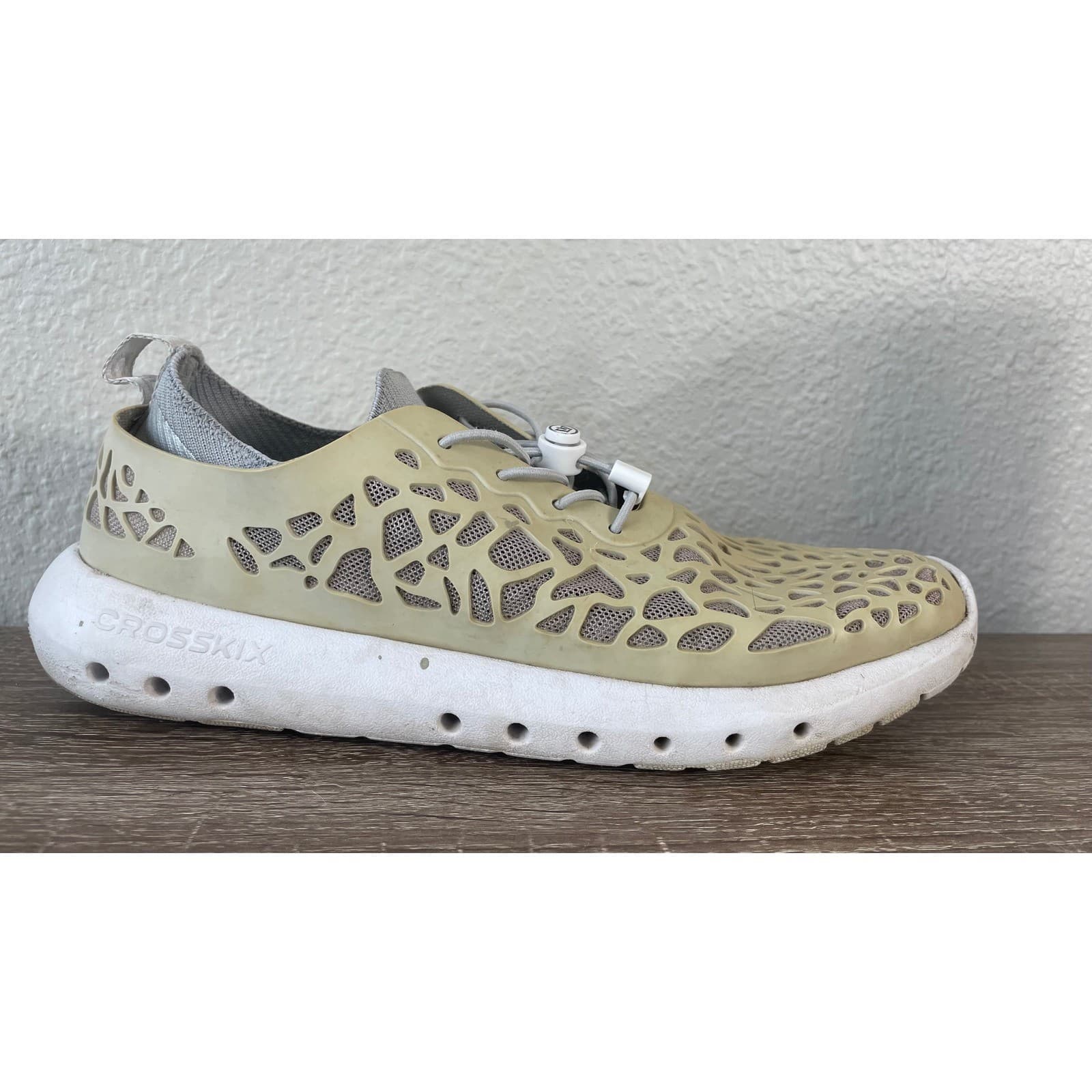 Crosskix Mens 8.5 Beige Perforated EVA Water Shoes Slip On Bungee Sneakers - Thumbnail 3