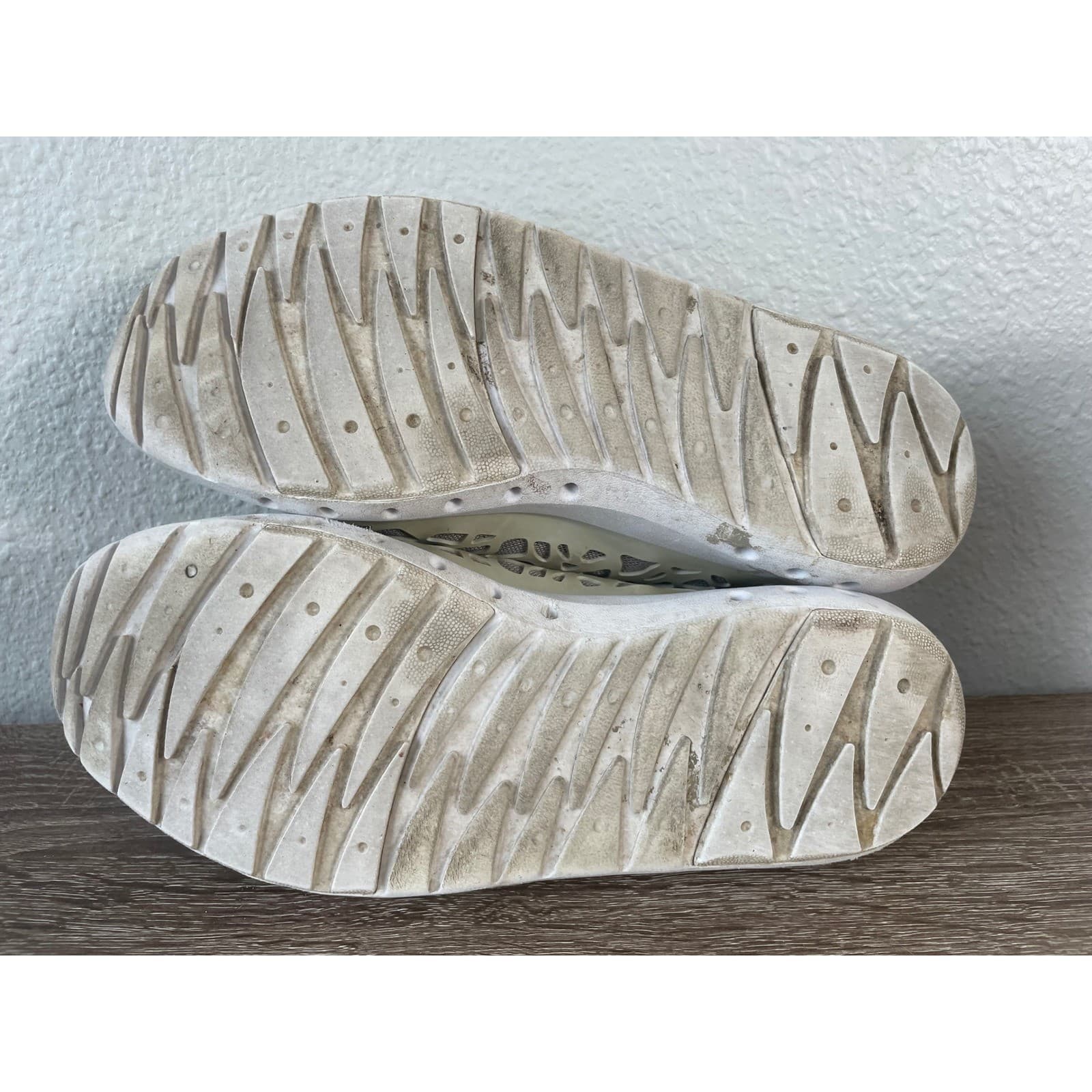 Crosskix Mens 8.5 Beige Perforated EVA Water Shoes Slip On Bungee Sneakers - Thumbnail 7