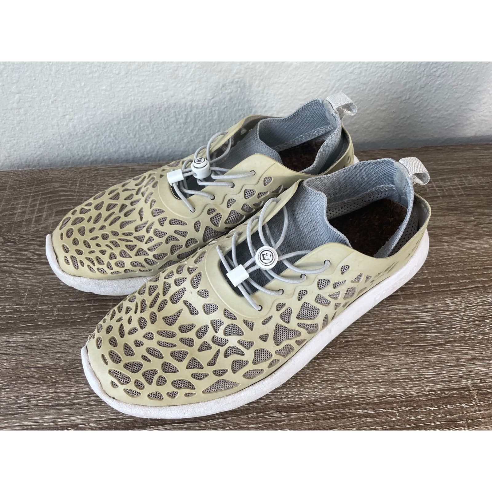 Crosskix Mens 8.5 Beige Perforated EVA Water Shoes Slip On Bungee Sneakers - Thumbnail 9