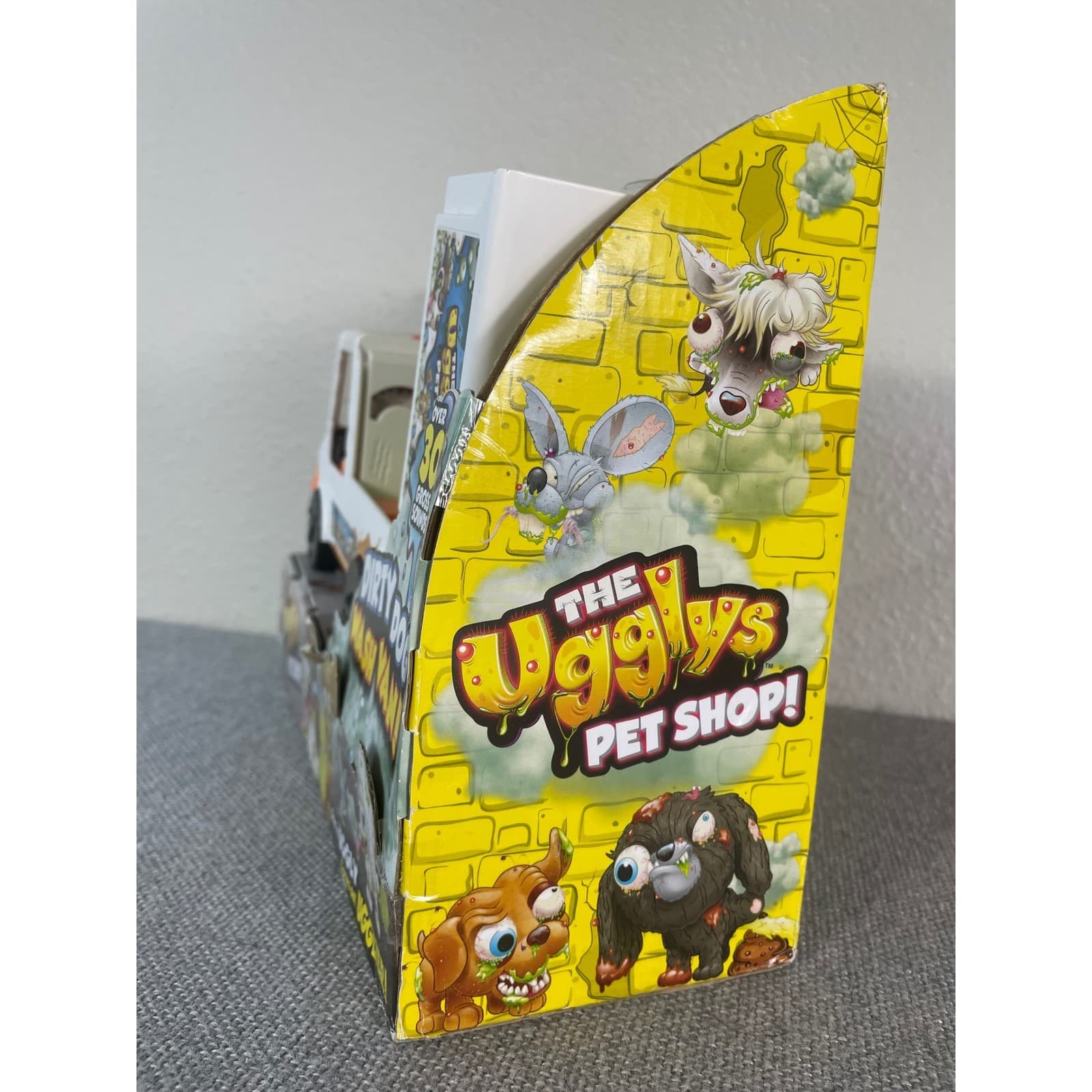 The Ugglys Pet Shop Dirty Dog Wash Van Truck Playset Moose Toys 30+ Gross Sounds - Thumbnail 8