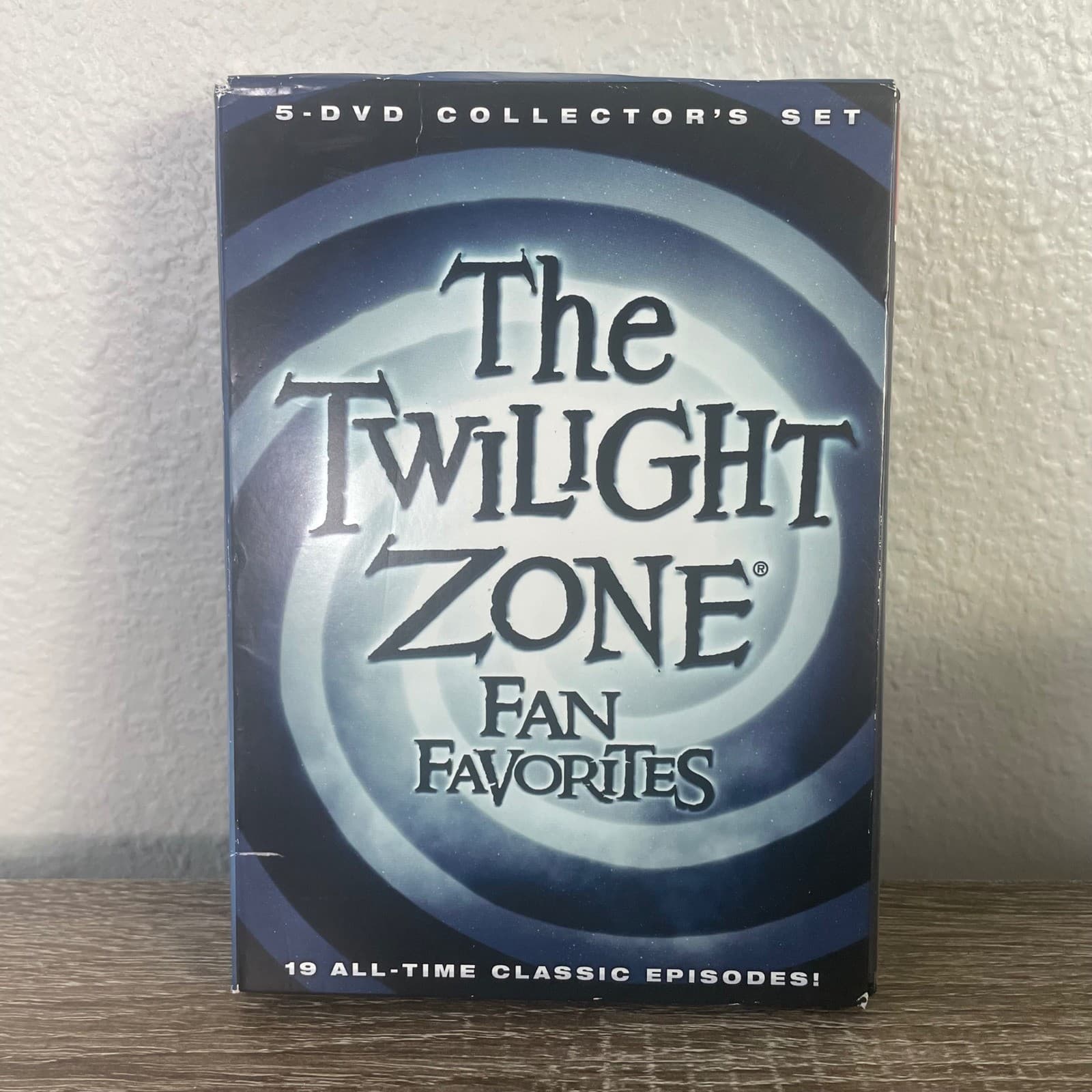 Twilight Zone Fan Favorites DVD 5 Disc Set Rod Serling Shatner Classic TV Sci Fi - Thumbnail 2