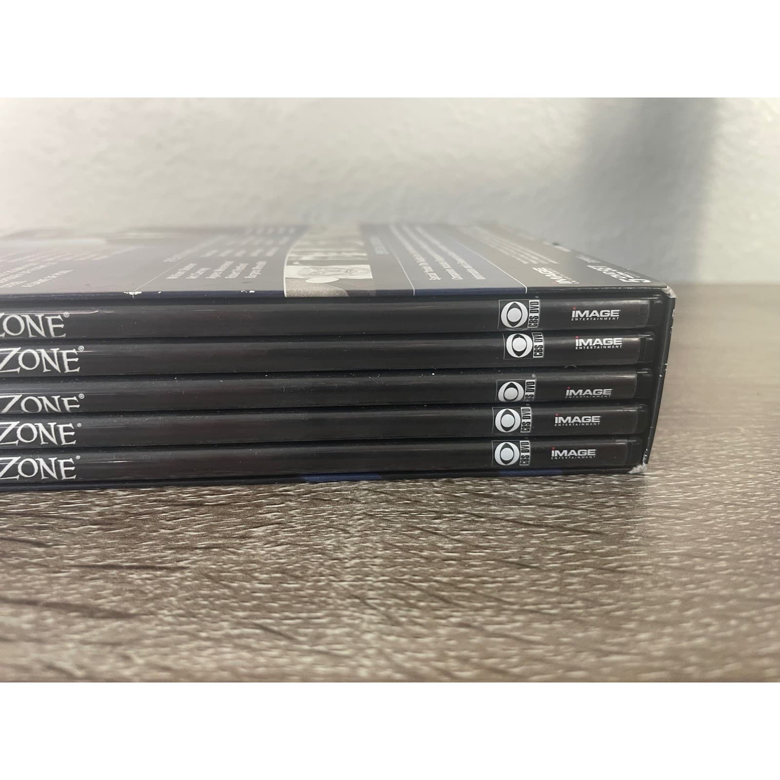 Twilight Zone Fan Favorites DVD 5 Disc Set Rod Serling Shatner Classic TV Sci Fi - Thumbnail 5