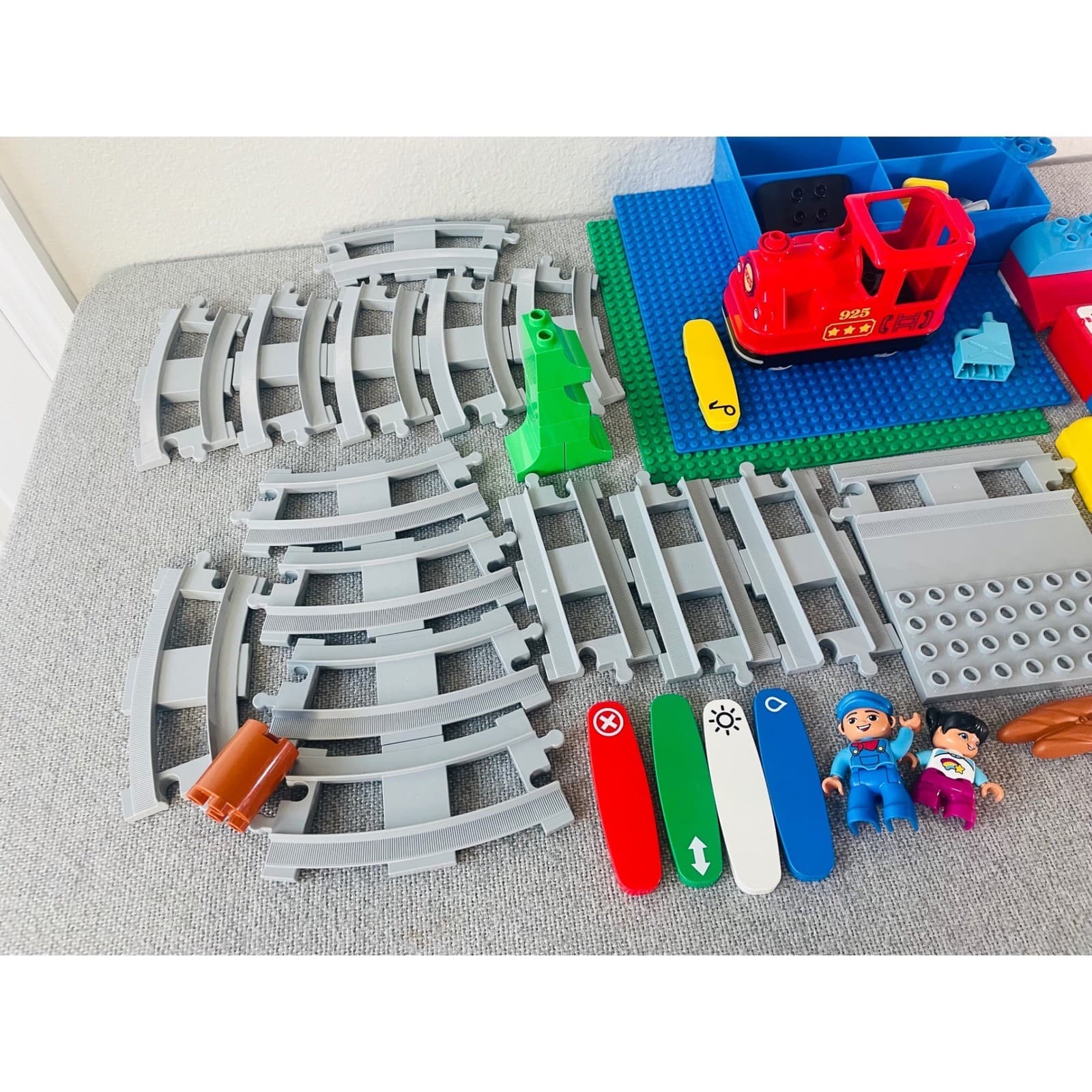 LEGO Duplo Steam Train Railway Track Set Gray Rails Blue Station Figures Lot - Thumbnail 3
