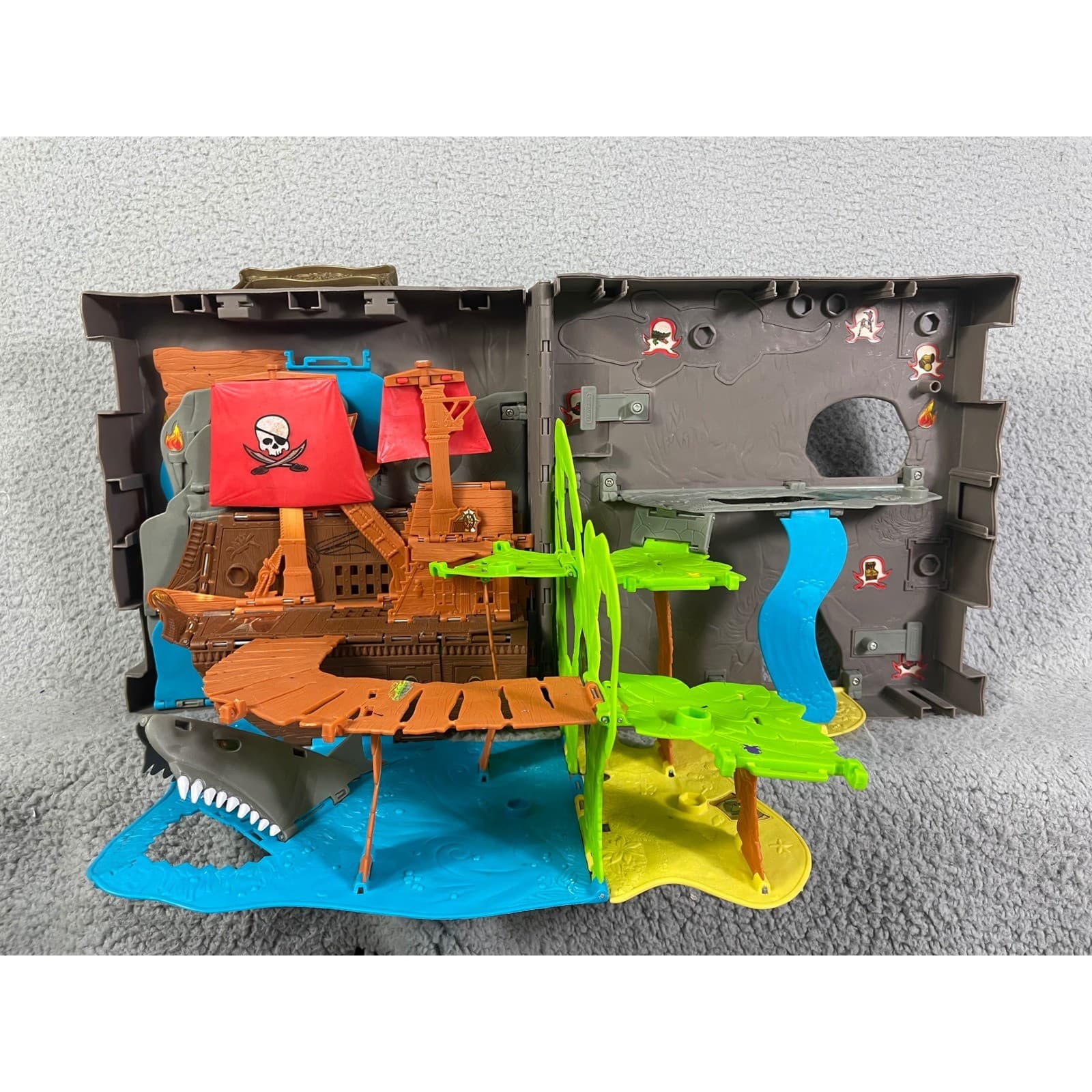 Matchbox 360 Pirate Ship Island Pop Up Playset Case 2006 Mattel Fold Out Toy - Thumbnail 5