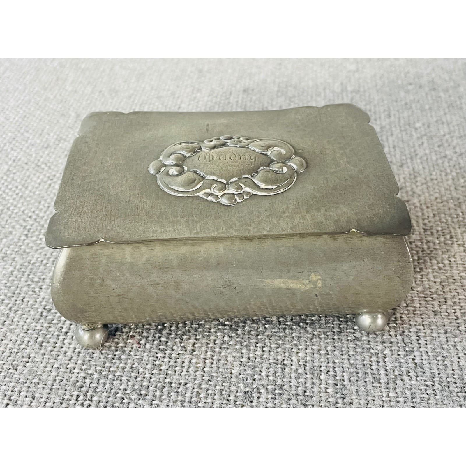 Vintage Hammered Pewter Footed Jewelry Box Trinket Casket Velvet Lined Flora - Thumbnail 4