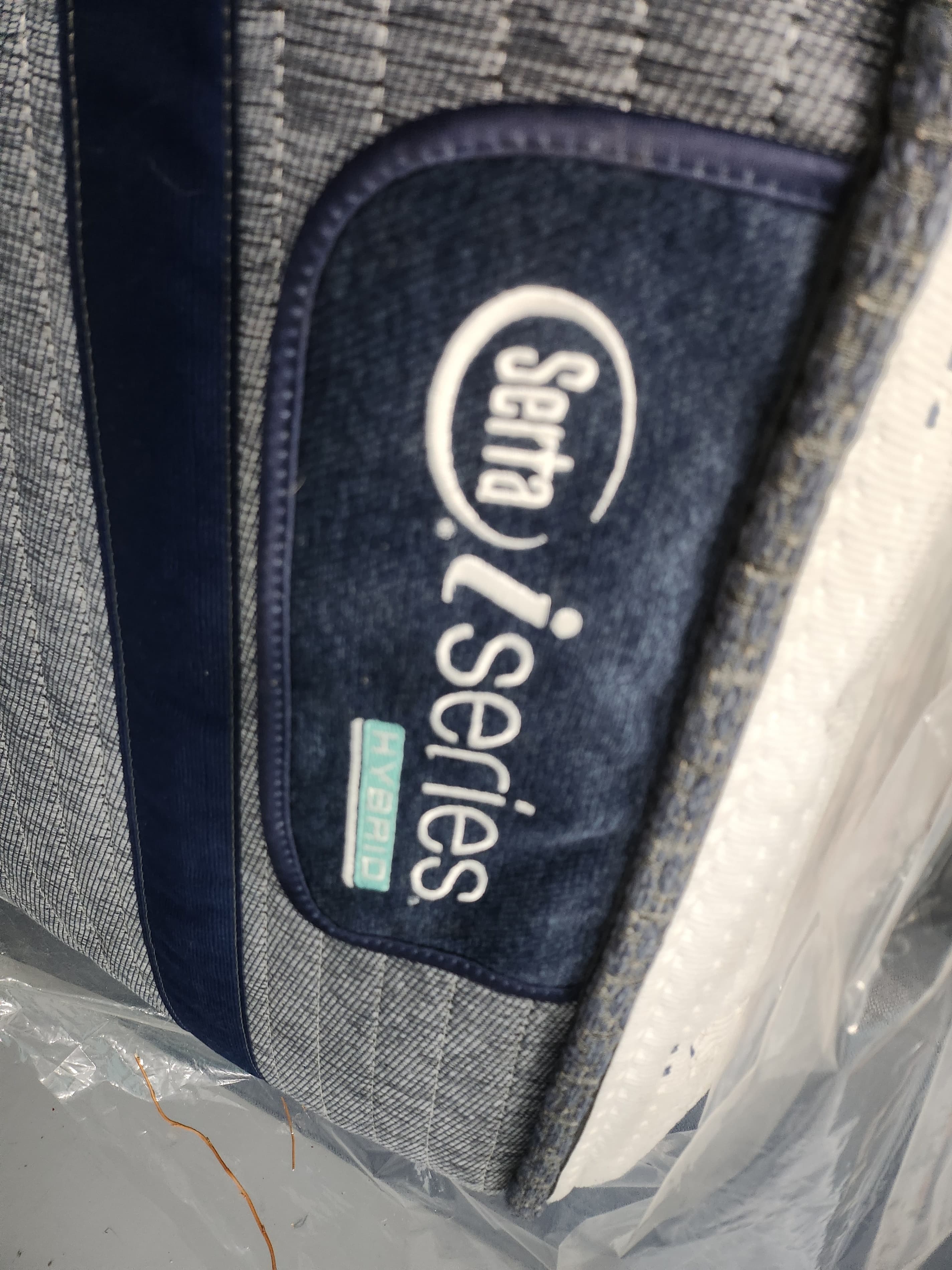 Serta iSeries Hybrid Mattress Queen - Thumbnail 2