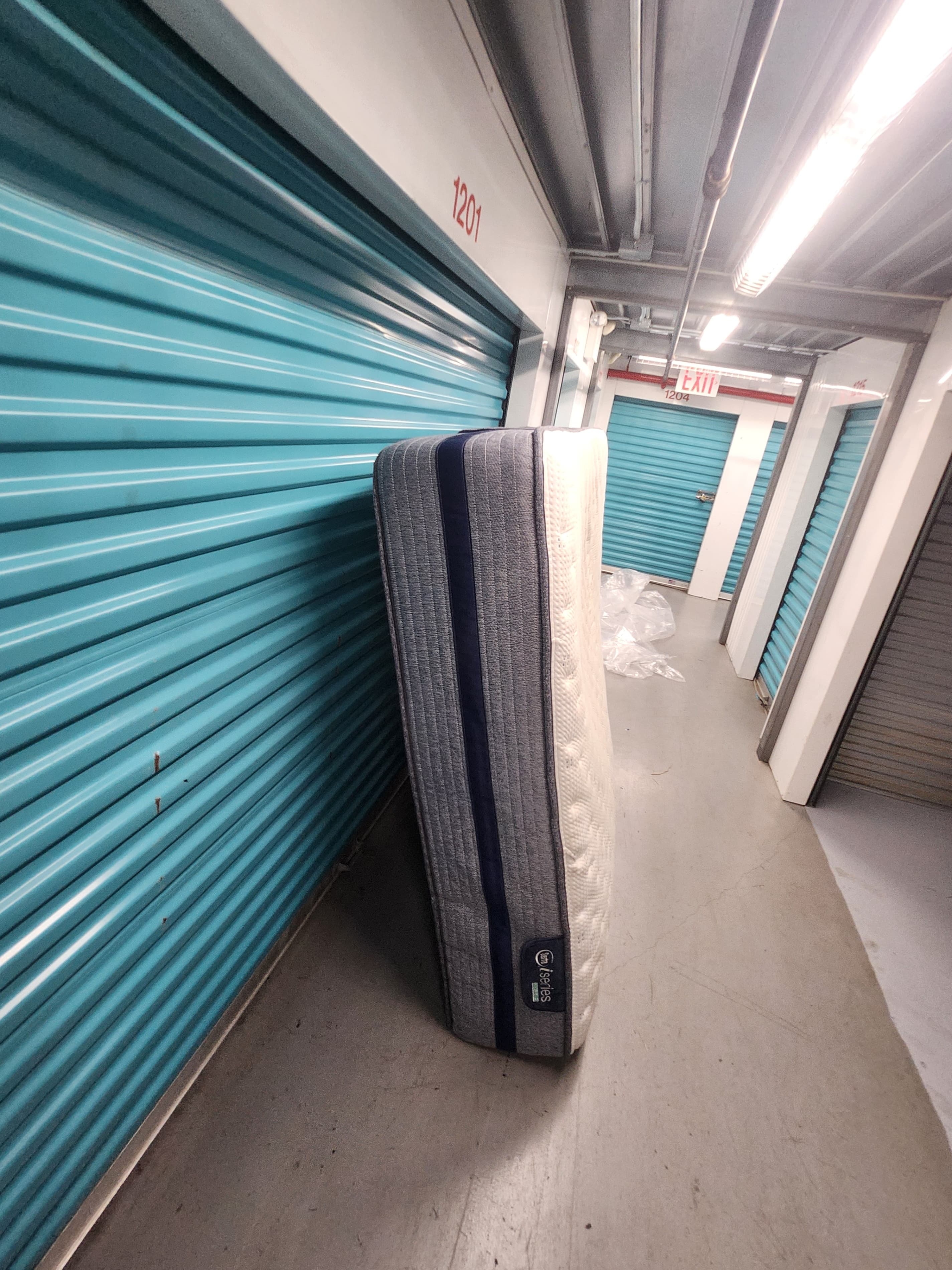 Serta iSeries Hybrid Mattress Queen - Thumbnail 4