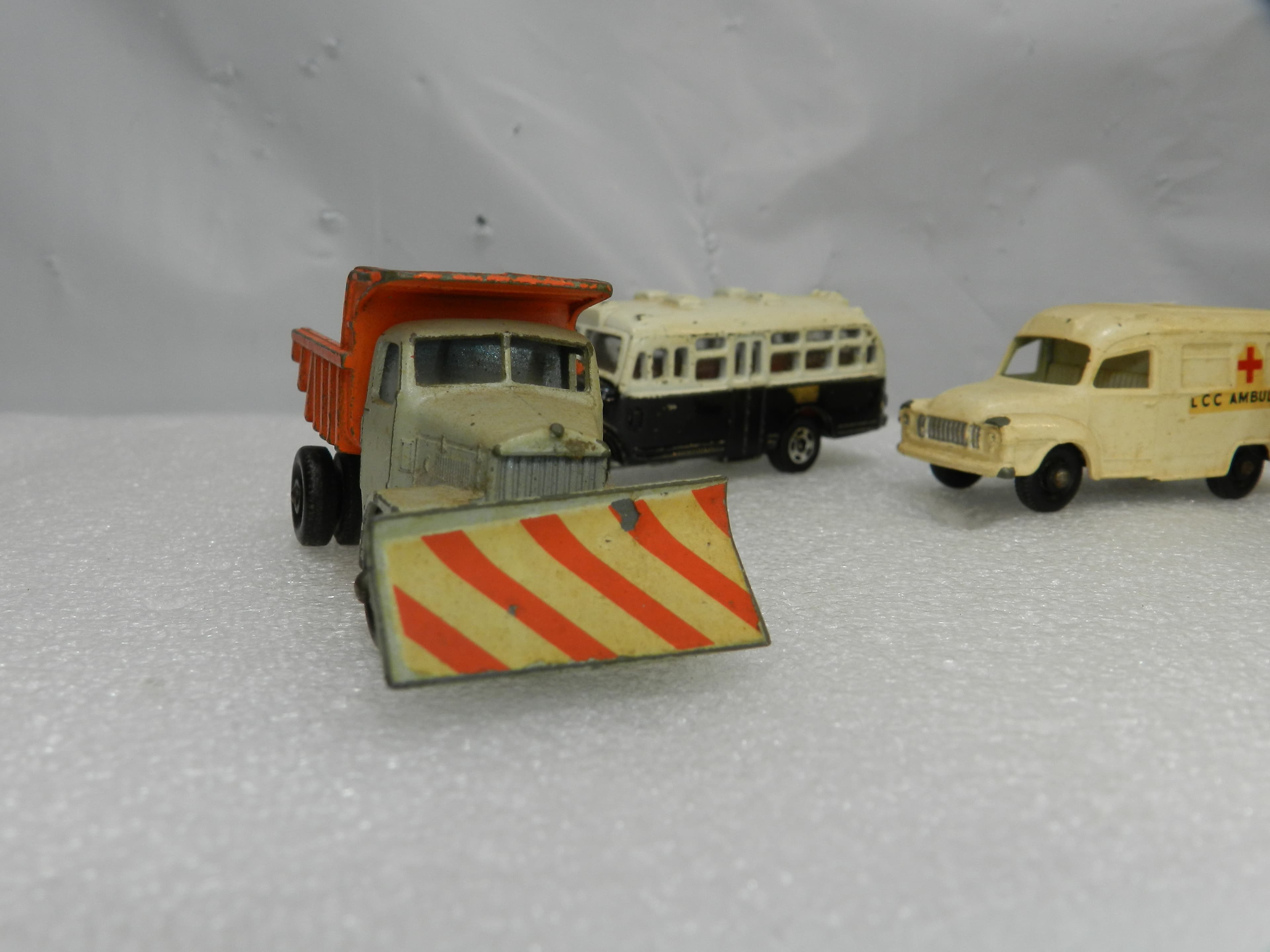 5 Vintage Matchbox Lesney Scammel Tomuca Truck Lomas Bus Ambulance Lot (O76S) - Thumbnail 15