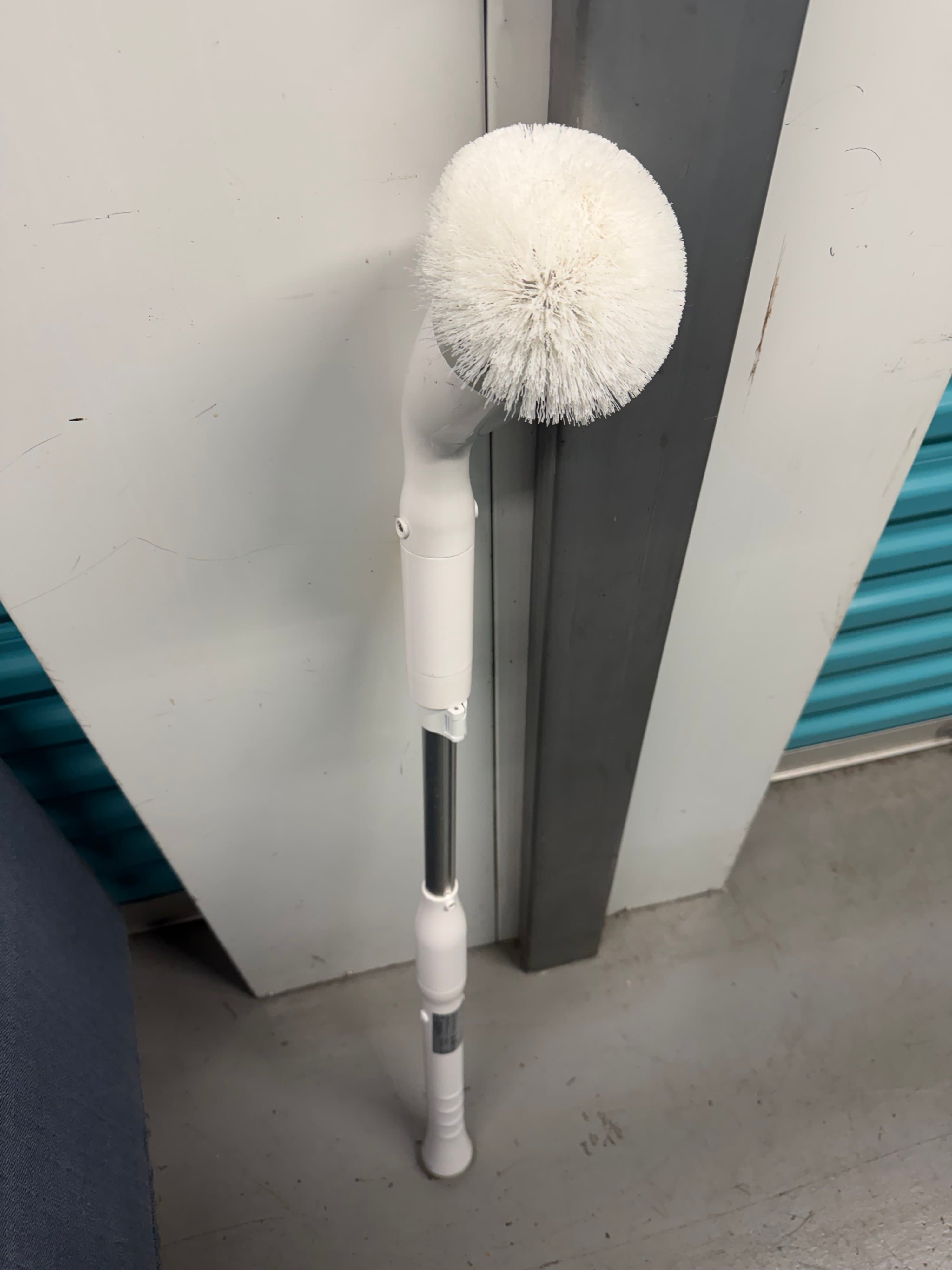 Electric Spin Scrubber with Extendable Handle - Thumbnail 3