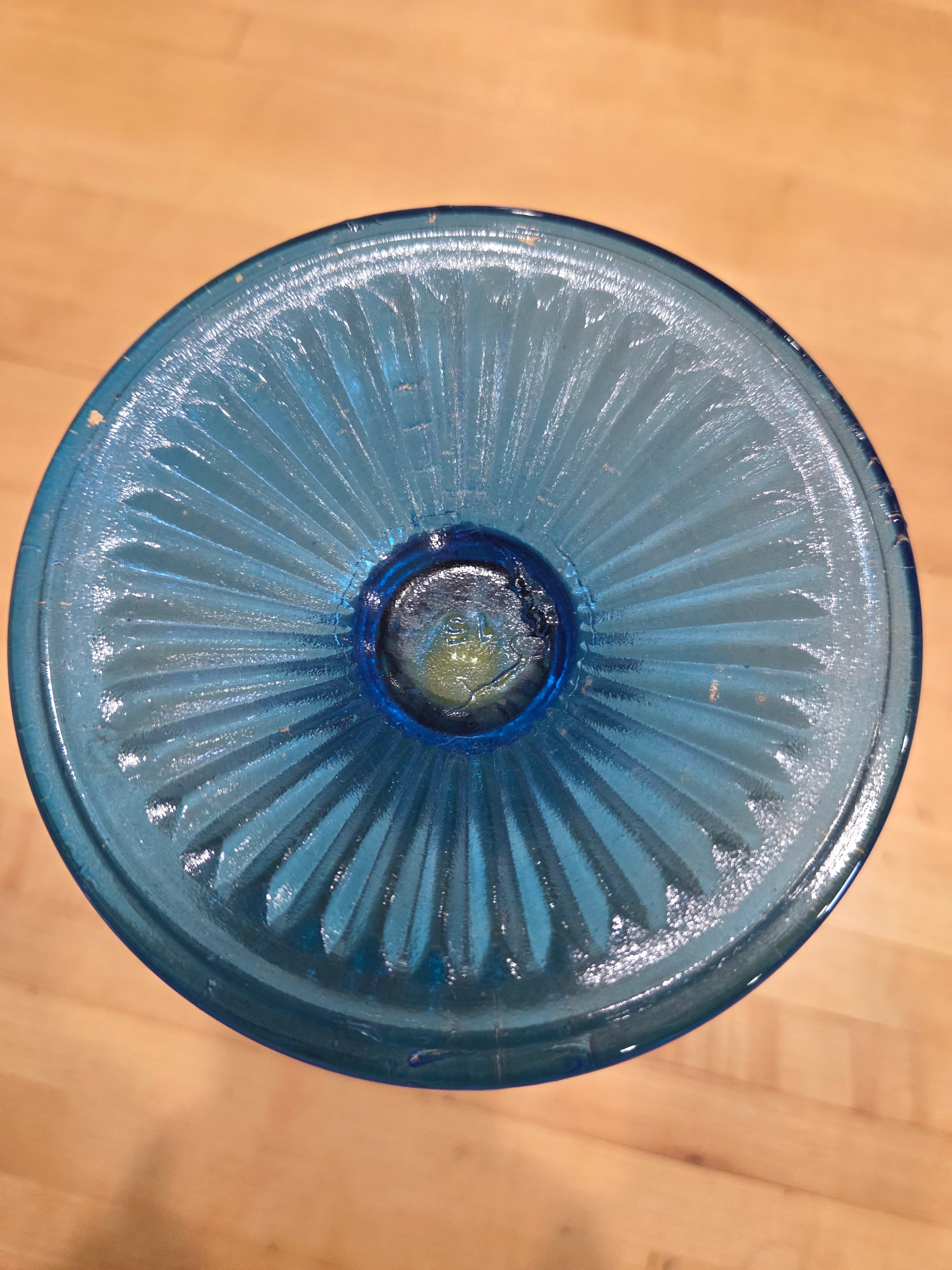 Vintage Jeannette Glass Iris and Herringbone Delphite Ombre Footed Vase - Thumbnail 4