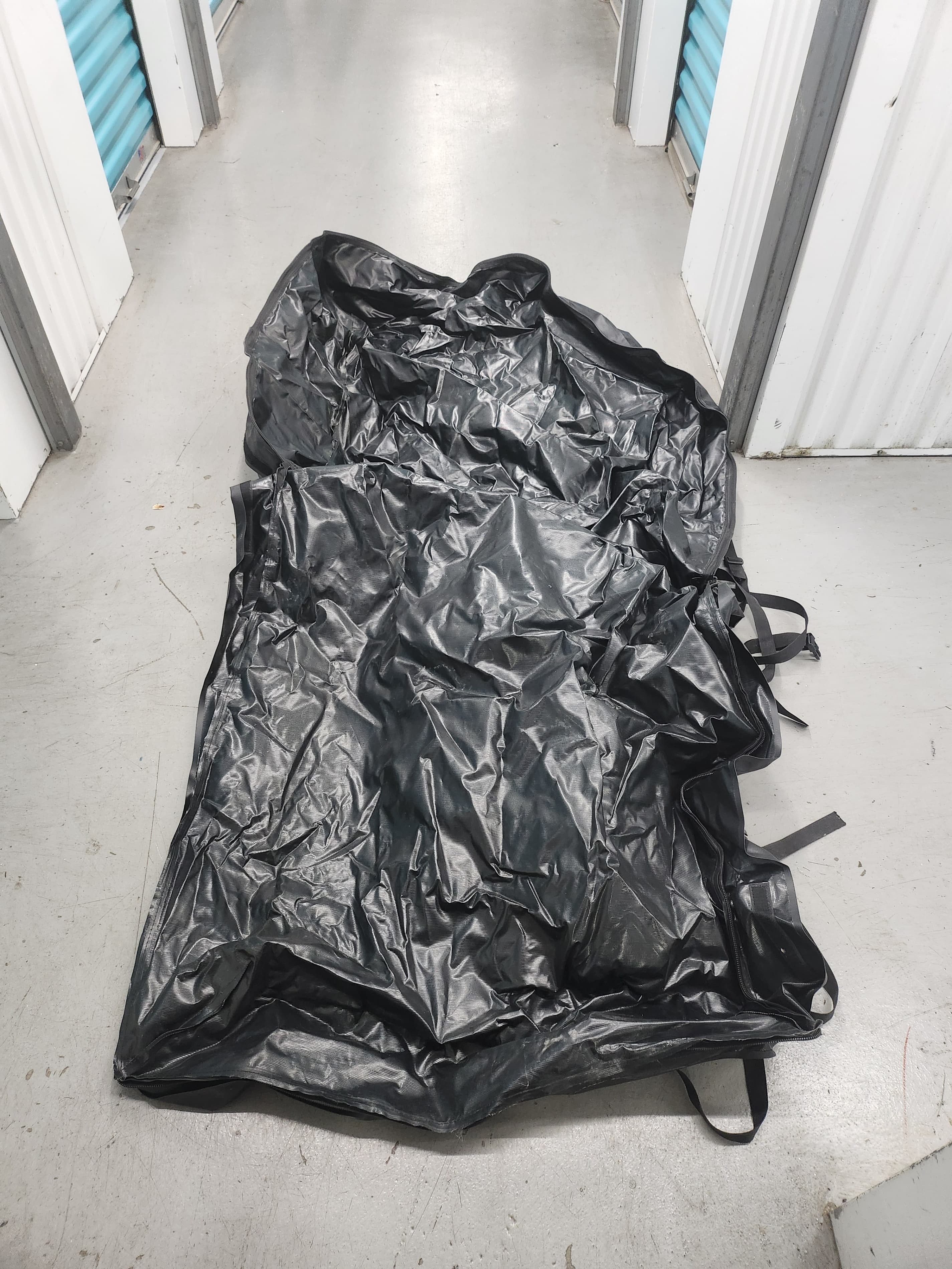 Soft waterproof car rooftop cargo carrier - Thumbnail 3