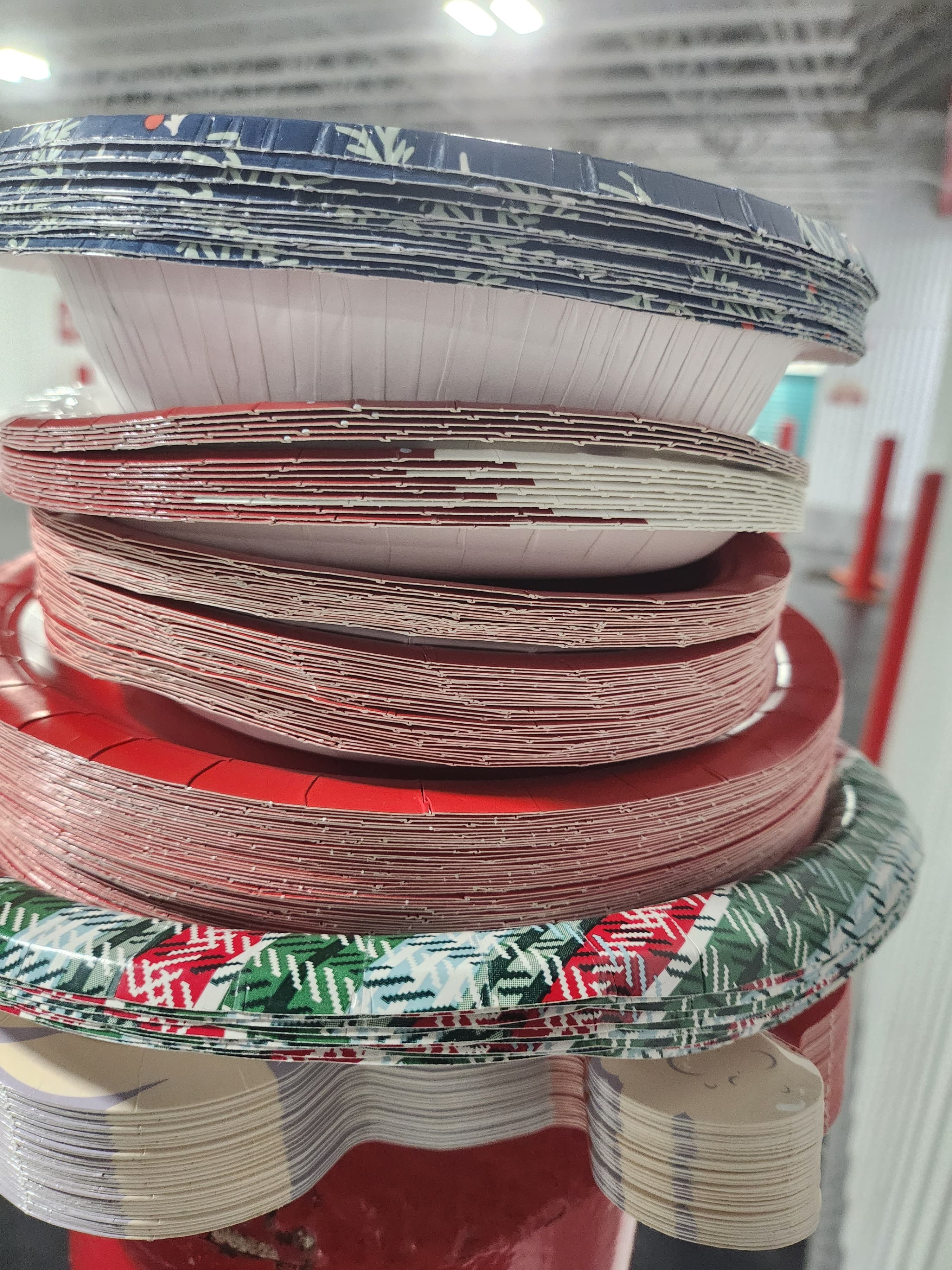 Holiday Disposable Cups and Plates Set - Thumbnail 2