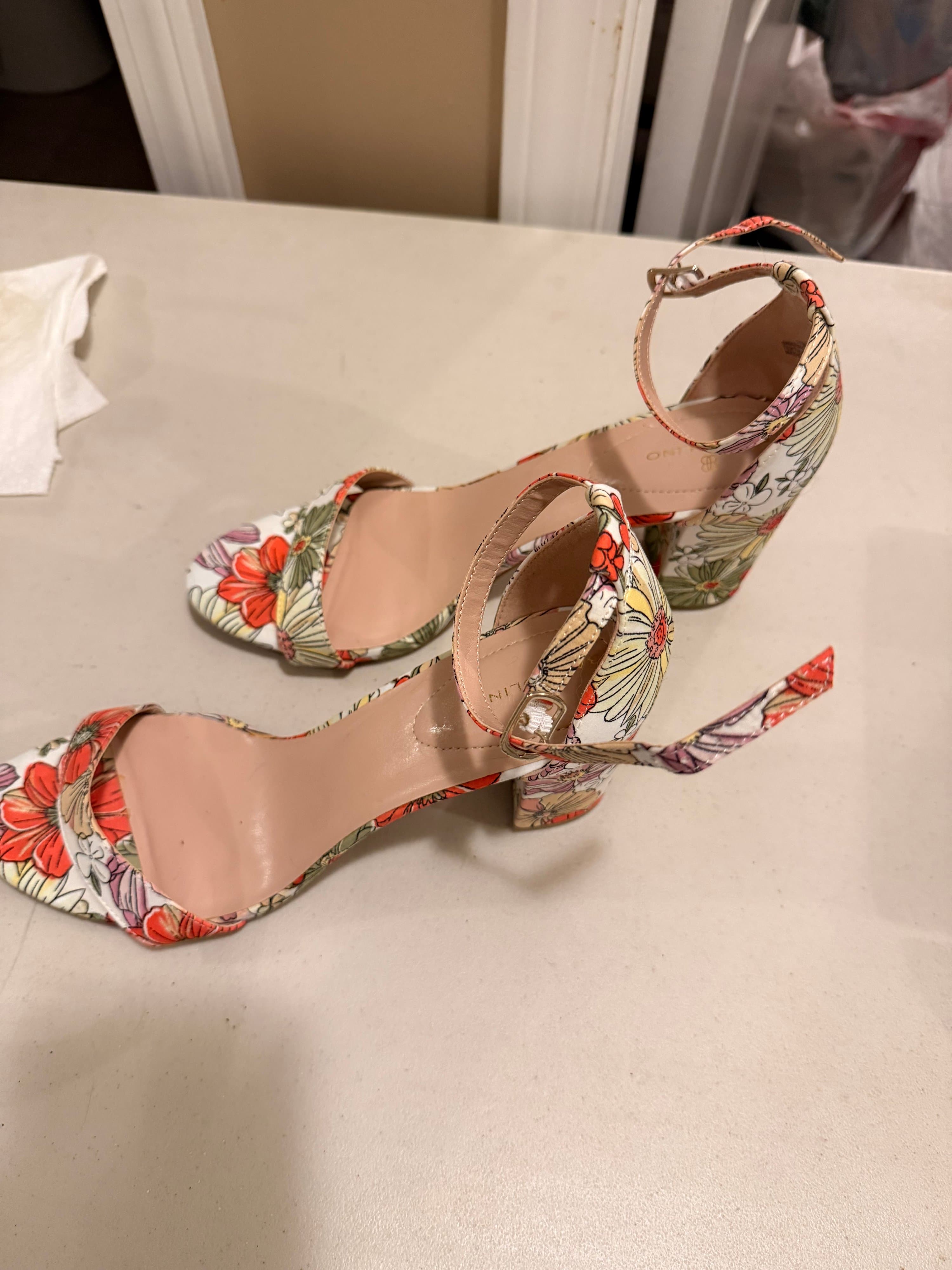 Bandolino Floral Block Heel Sandals - Thumbnail 2