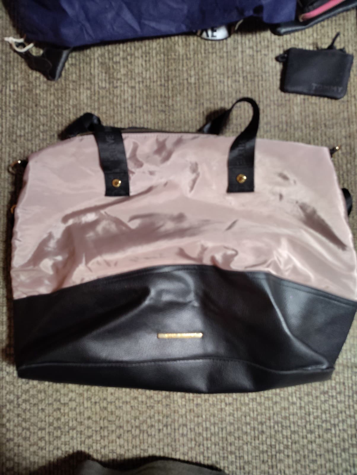 Steve Madden Black & Pink Large Gym Tote Overnight Travel Duffel Bag Carry-On. - Thumbnail 3