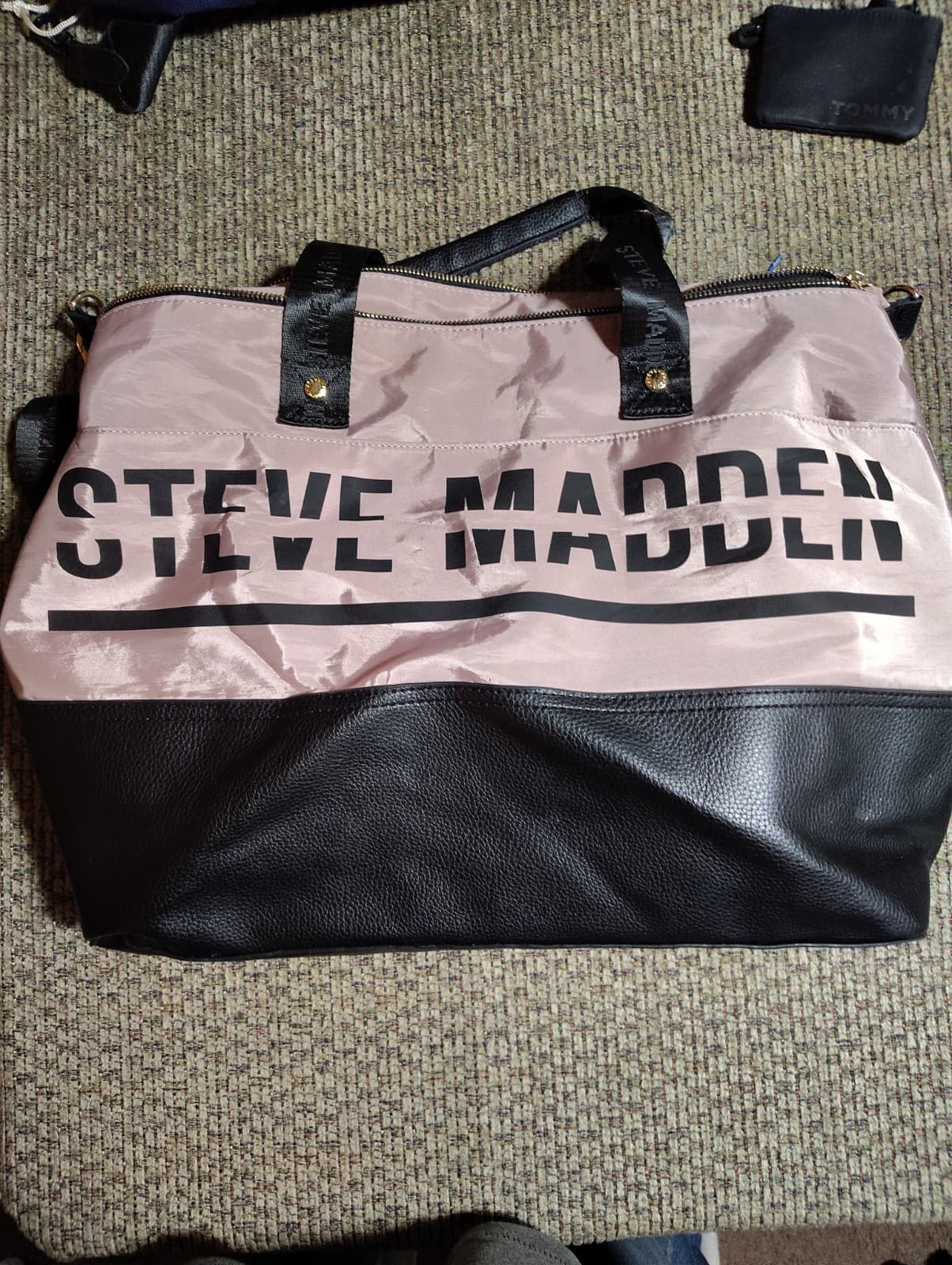 Steve Madden Black & Pink Large Gym Tote Overnight Travel Duffel Bag Carry-On.