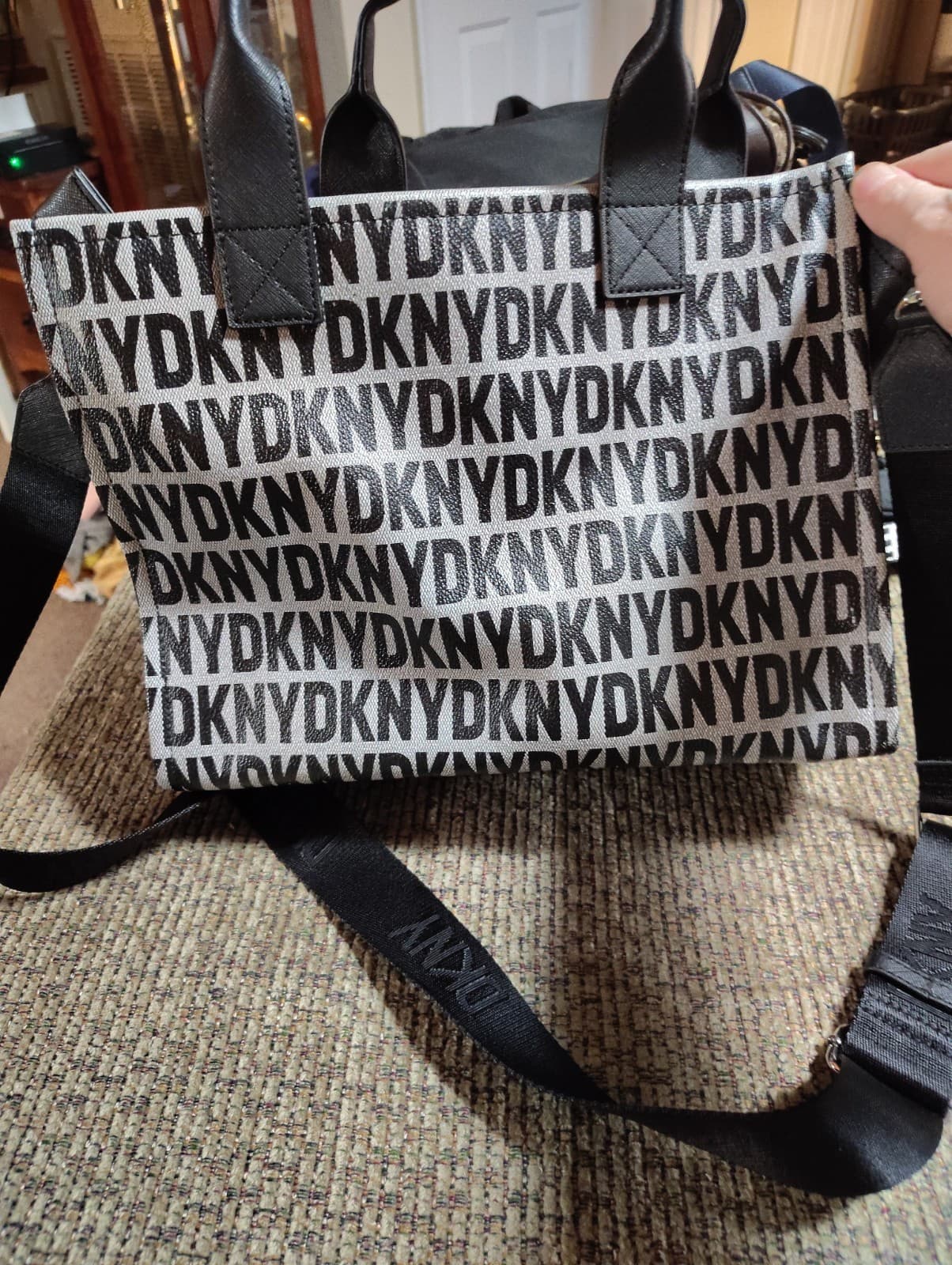 DKNY Hadlee tote bag featuring an all-over logo-print and a black leather Patch - Thumbnail 3