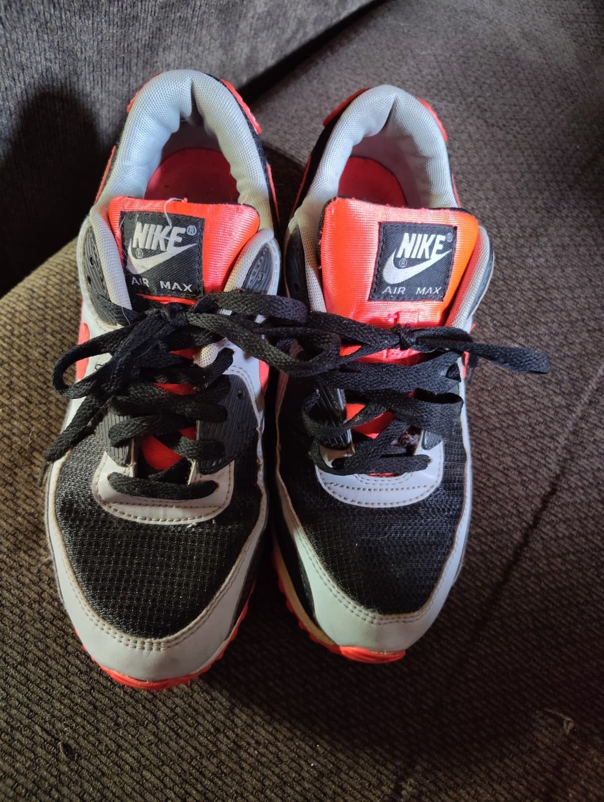 Nike Air Max 90 Mens 9.5 Black Grey Radiant Red Mesh Leather CZ4222-001 Sneaker