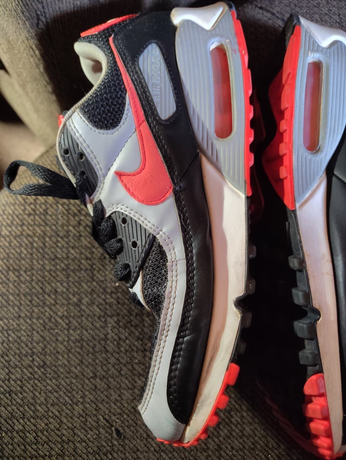 Nike Air Max 90 Mens 9.5 Black Grey Radiant Red Mesh Leather CZ4222-001 Sneaker - Thumbnail 5
