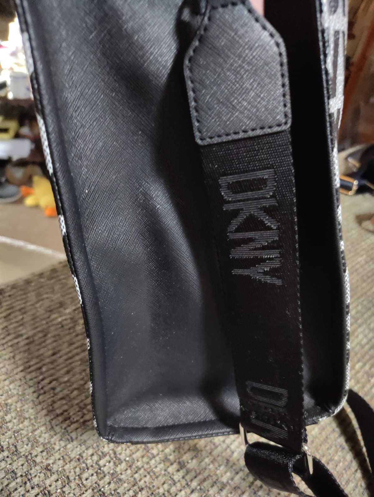 DKNY Hadlee tote bag featuring an all-over logo-print and a black leather Patch - Thumbnail 6