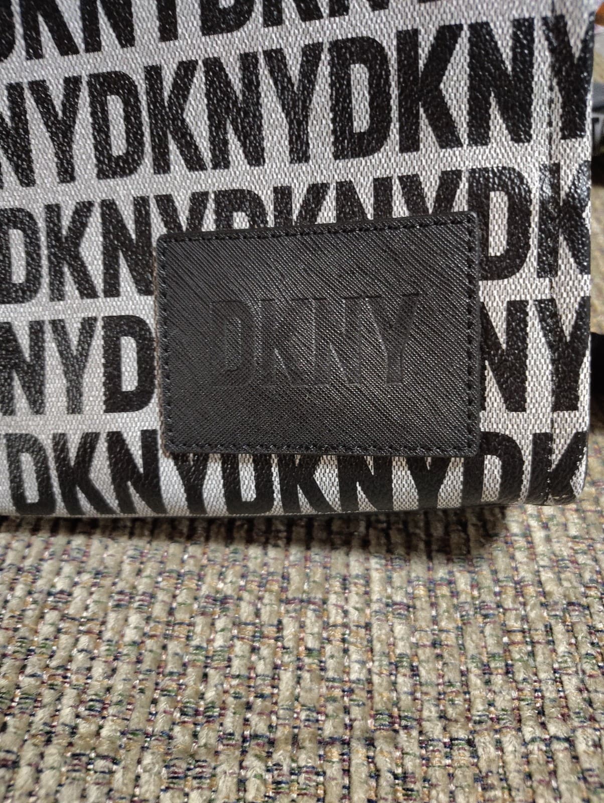 DKNY Hadlee tote bag featuring an all-over logo-print and a black leather Patch - Thumbnail 2