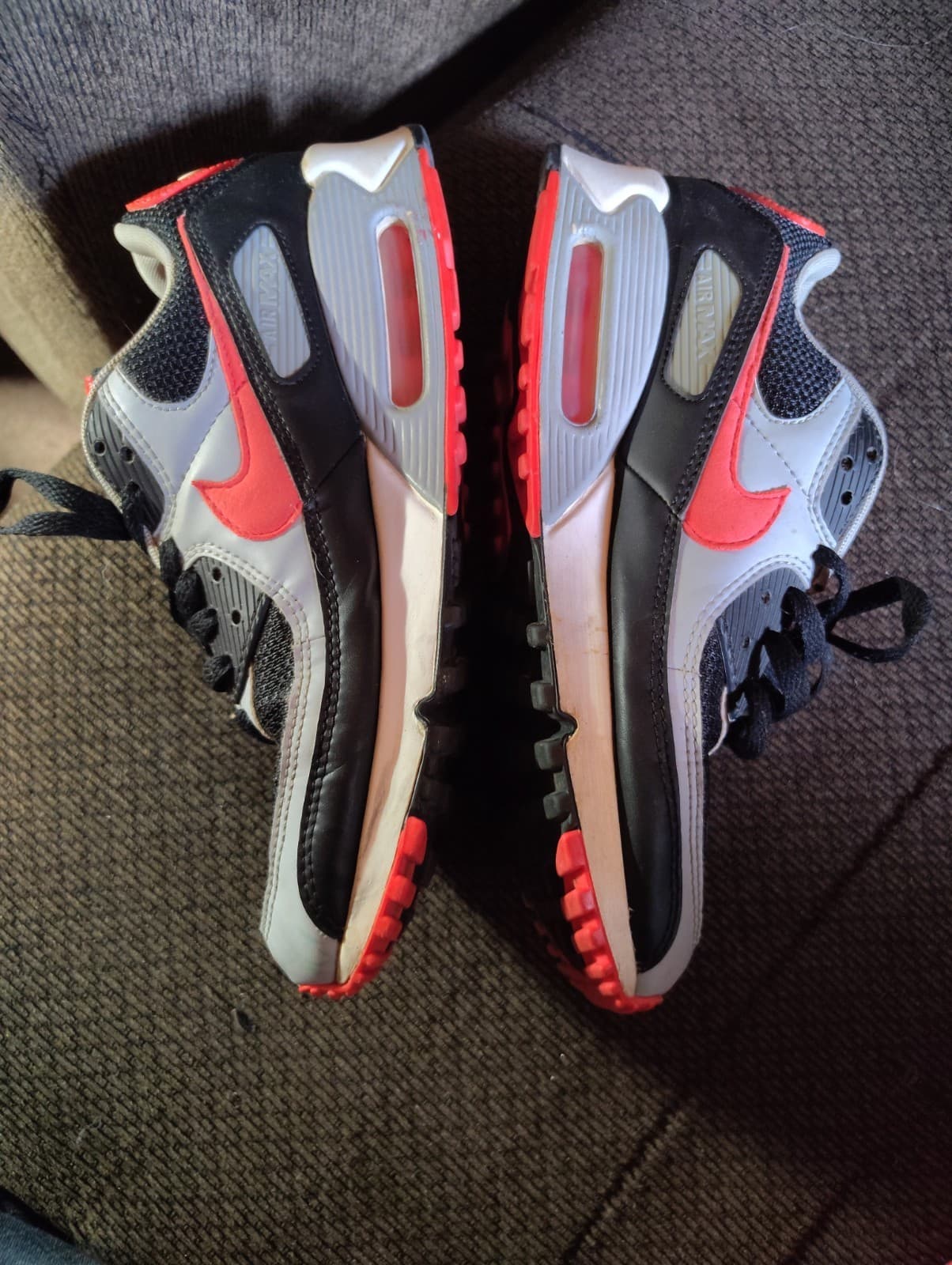 Nike Air Max 90 Mens 9.5 Black Grey Radiant Red Mesh Leather CZ4222-001 Sneaker - Thumbnail 4