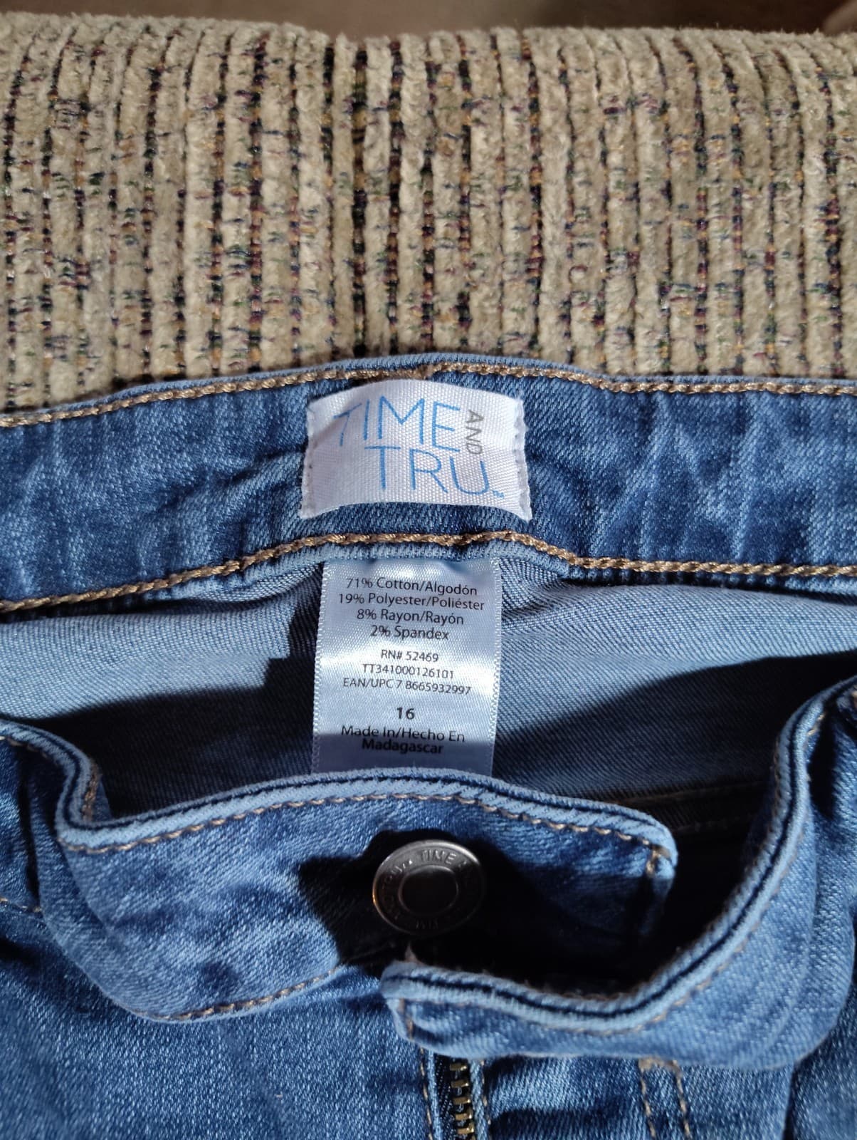 Time And Tru Stretch Cuffed Dark Denim Jeans Women's Size 16 - Thumbnail 7